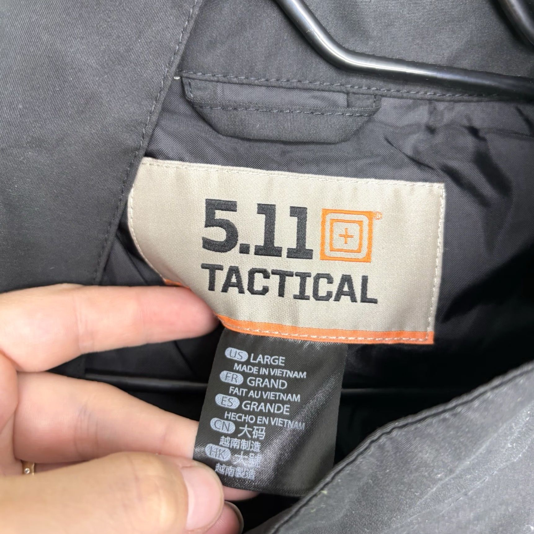 Vintage 5.11 TACTICAL Jacket Large Windbreaker Long Sleeve Workwear NWT Black Mens Size US L / EU 52-54 / 3 - 7 Thumbnail