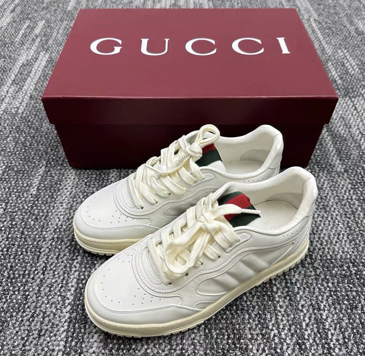 Gucci Gucci Re-Web Grained Leather Low Top Sneakers J42 Size US 7.5 / EU 40-41 - 1 Thumbnail