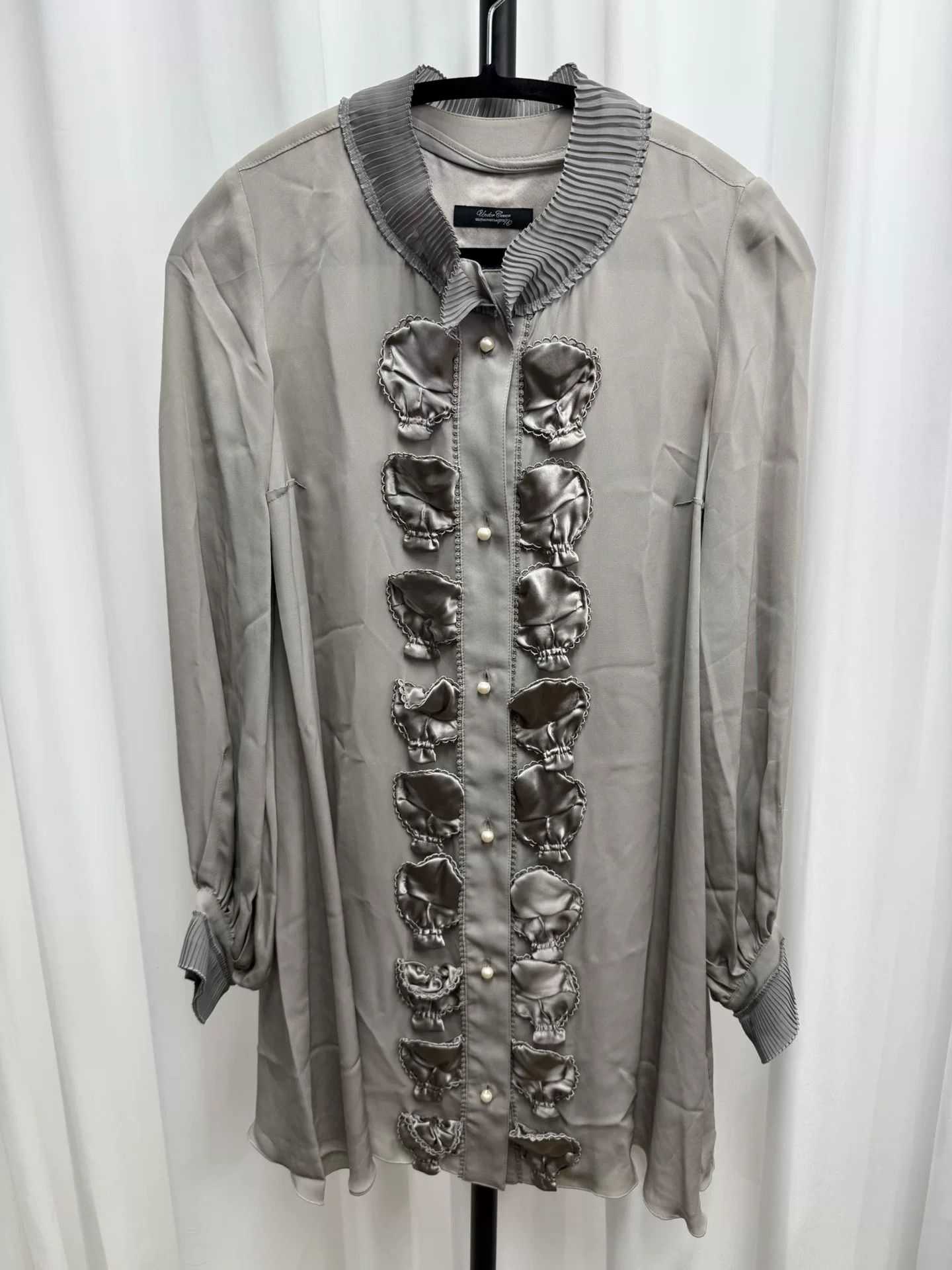 Comme des Garcons silk skull patch shirt in champagne color Size US S / EU 44-46 / 1 - 1 Thumbnail