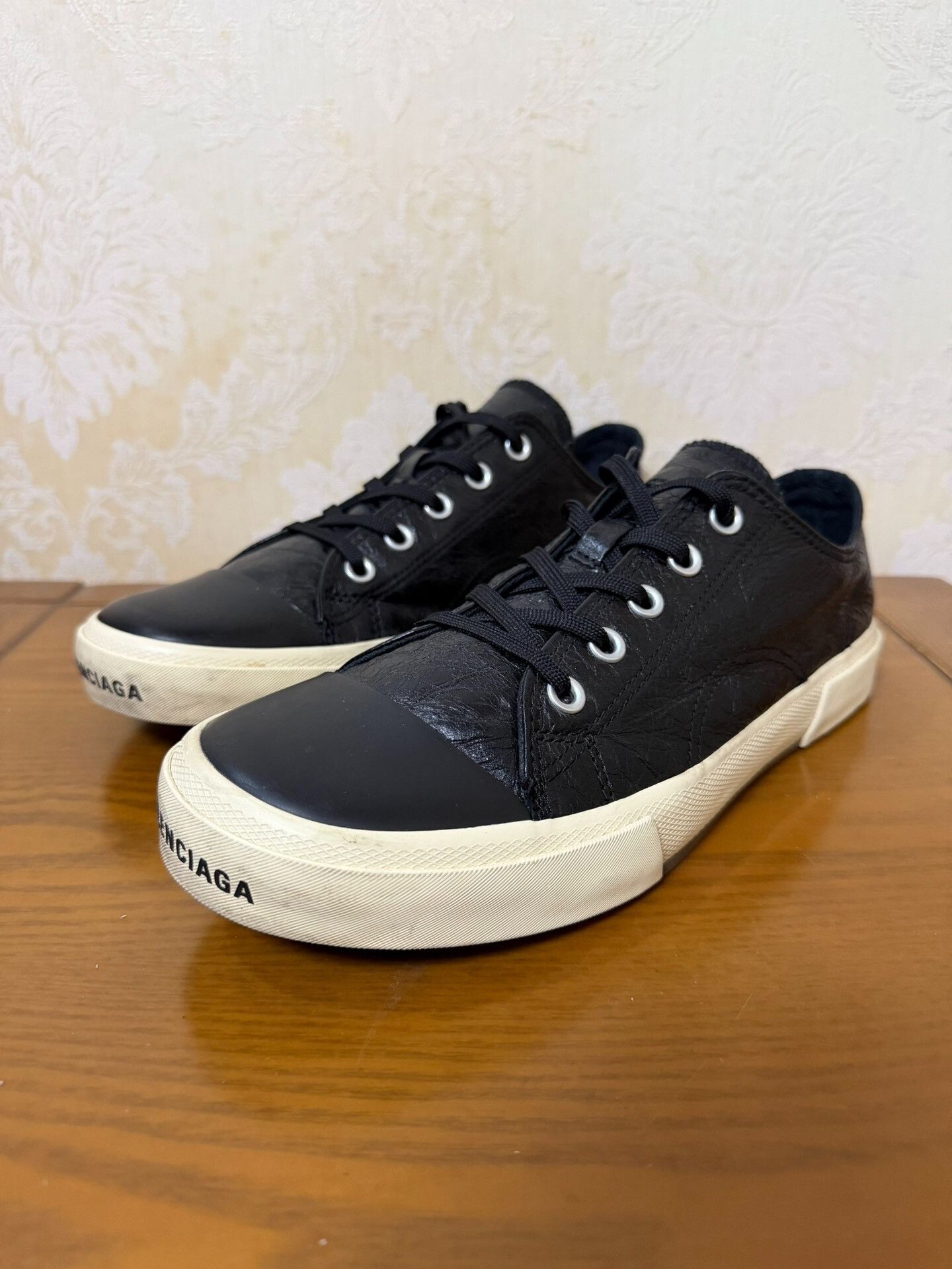 Balenciaga Balenciaga Paris Leather Sneakers Size US 8 / EU 41 - 1 Thumbnail