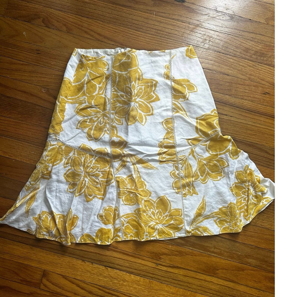 Ann Taylor Ann Taylor Marigold Yellow Floral Fit and Flare Skirt Size 27" / US 4 / IT 40 - 1 Thumbnail