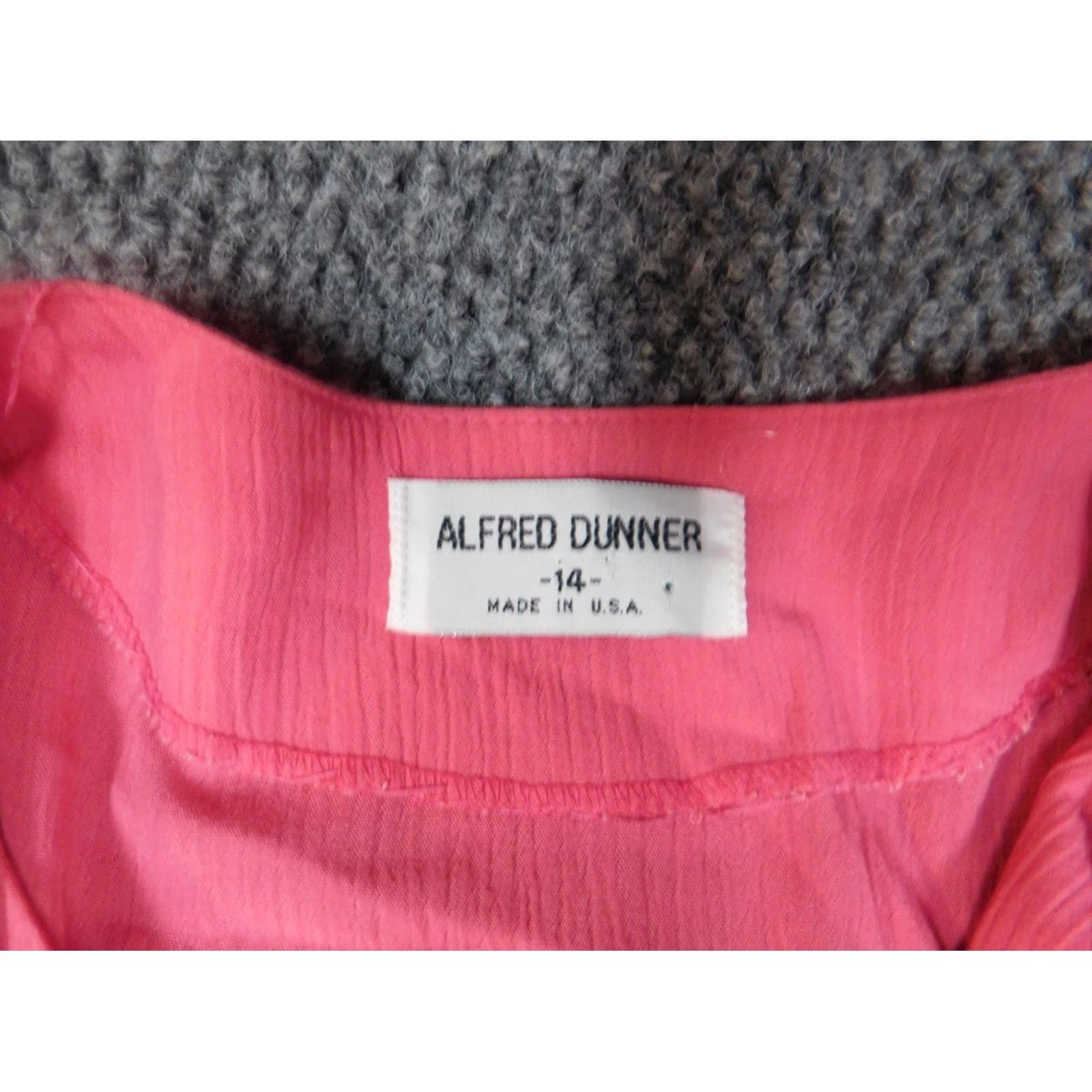 Vintage Alfred Dunner Womens Button-Up Shirt 14 Pink Lined Casual Long Sleeve Collared Polyester Down Regular Fits Womens 14 Pink Button-Up Lined Casual Shirt Size XL / US 12-14 / IT 48-50 - 4 Thumbnail
