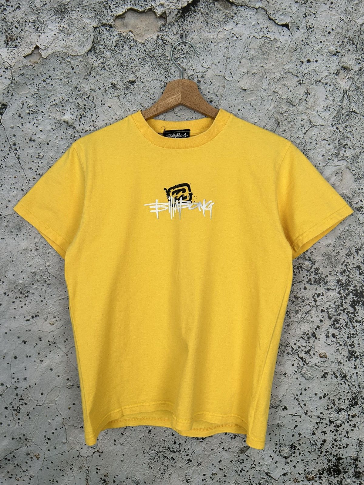 Billabong Vintage Billabong Surf Skate Graphic Tee Streetwear Y2K 00s Size US S / EU 44-46 / 1 - 2 Thumbnail