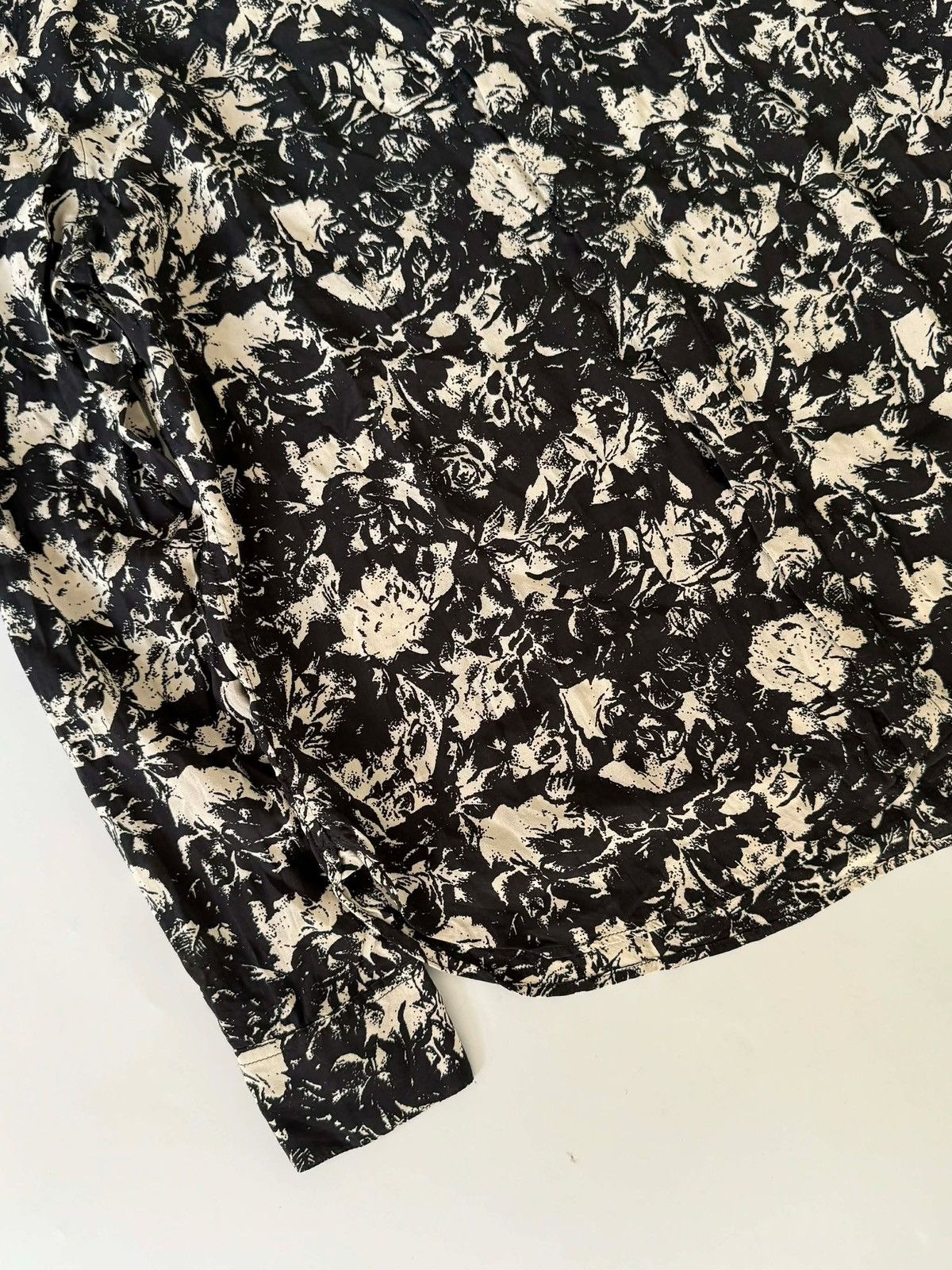 Saint Laurent Paris Saint Laurent Black & White French Rose Print Silk Shirt Size US M / EU 48-50 / 2 - 4 Thumbnail