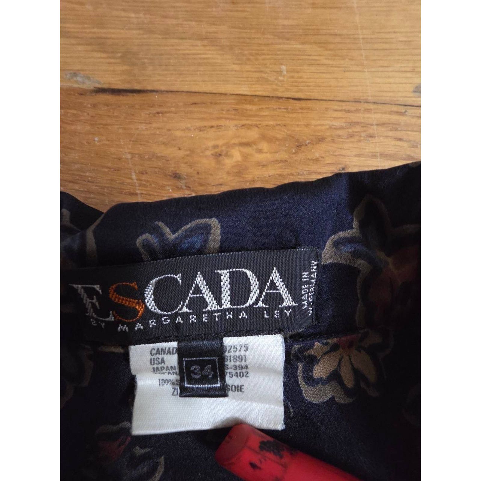 Escada Escada 34 100% silk button flowers Size 34 Black A001120 Size M / US 6-8 / IT 42-44 - 2 Thumbnail