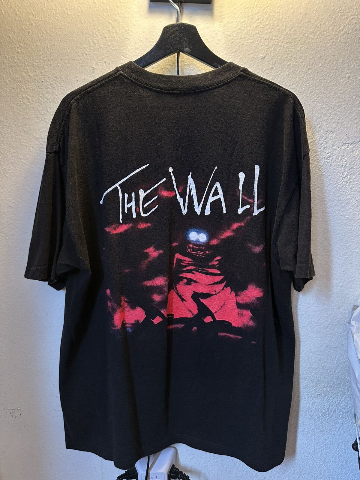 Band Tees × Pink Floyd × Vintage Vintage Pink Floyd The Wall Shirt Size US XL / EU 56 / 4 - 4 Thumbnail