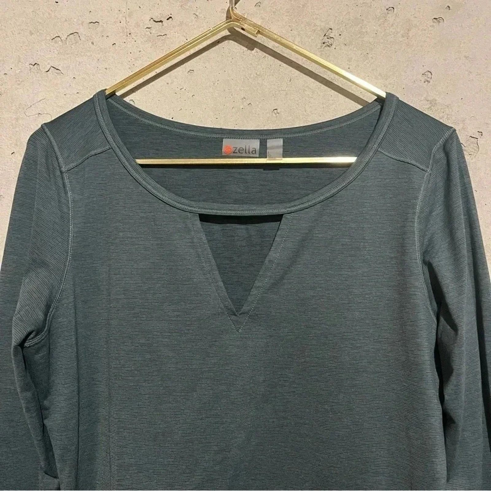 Other Zella Striped Long Sleeve Shirt V Neck Women’s Sz L Size L / US 10 / IT 46 - 2 Thumbnail