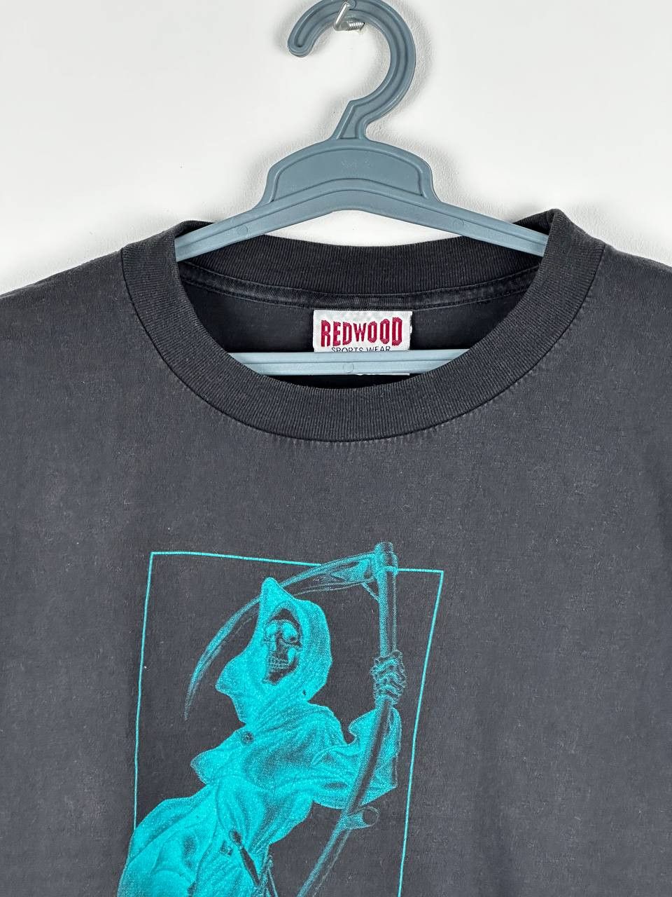 Expert Horror × Vintage Vintage 90s Discworld Terry Pratchett Comic Book Tshirt Size US XL / EU 56 / 4 - 4 Thumbnail