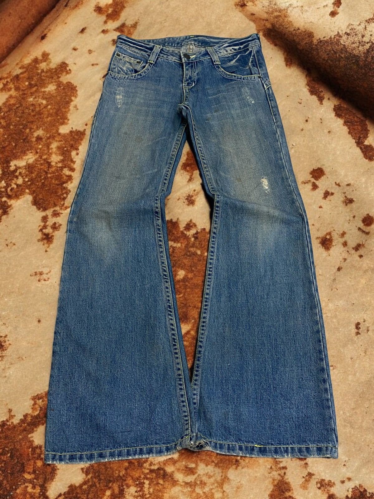 GOSTAR DE FUGA Flare Japanese Brand Mud Washed Dirty Boot Cut Fit Size US 29 - 1 Thumbnail