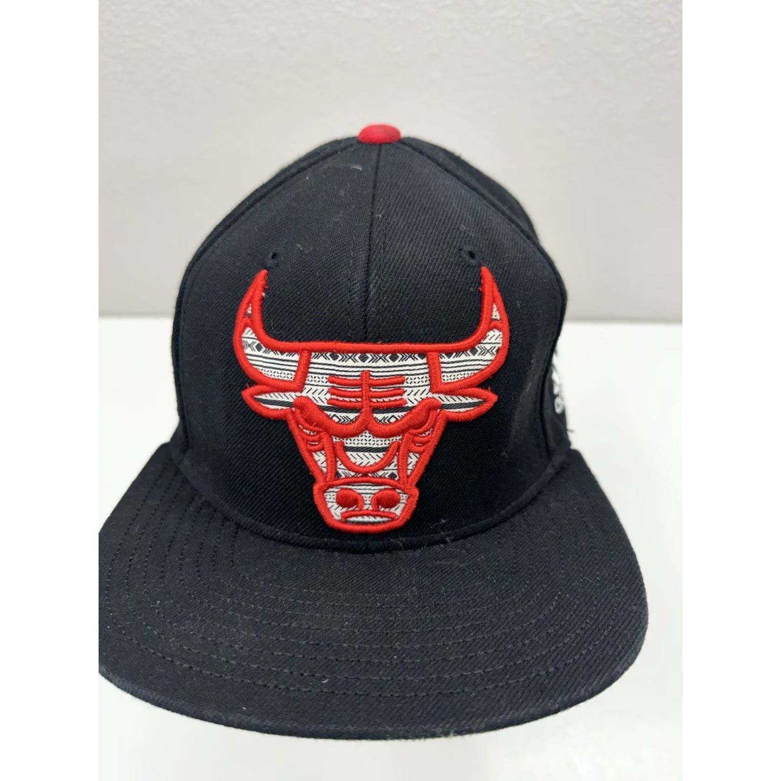 Adidas Adidas NBA Chicago Bulls Hat Black Embroidered Logo Aztec Brim Adjustable Baseball Cap Men One Size Adjustable Black Aztec 90s Sports Cap Size ONE SIZE - 2 Thumbnail