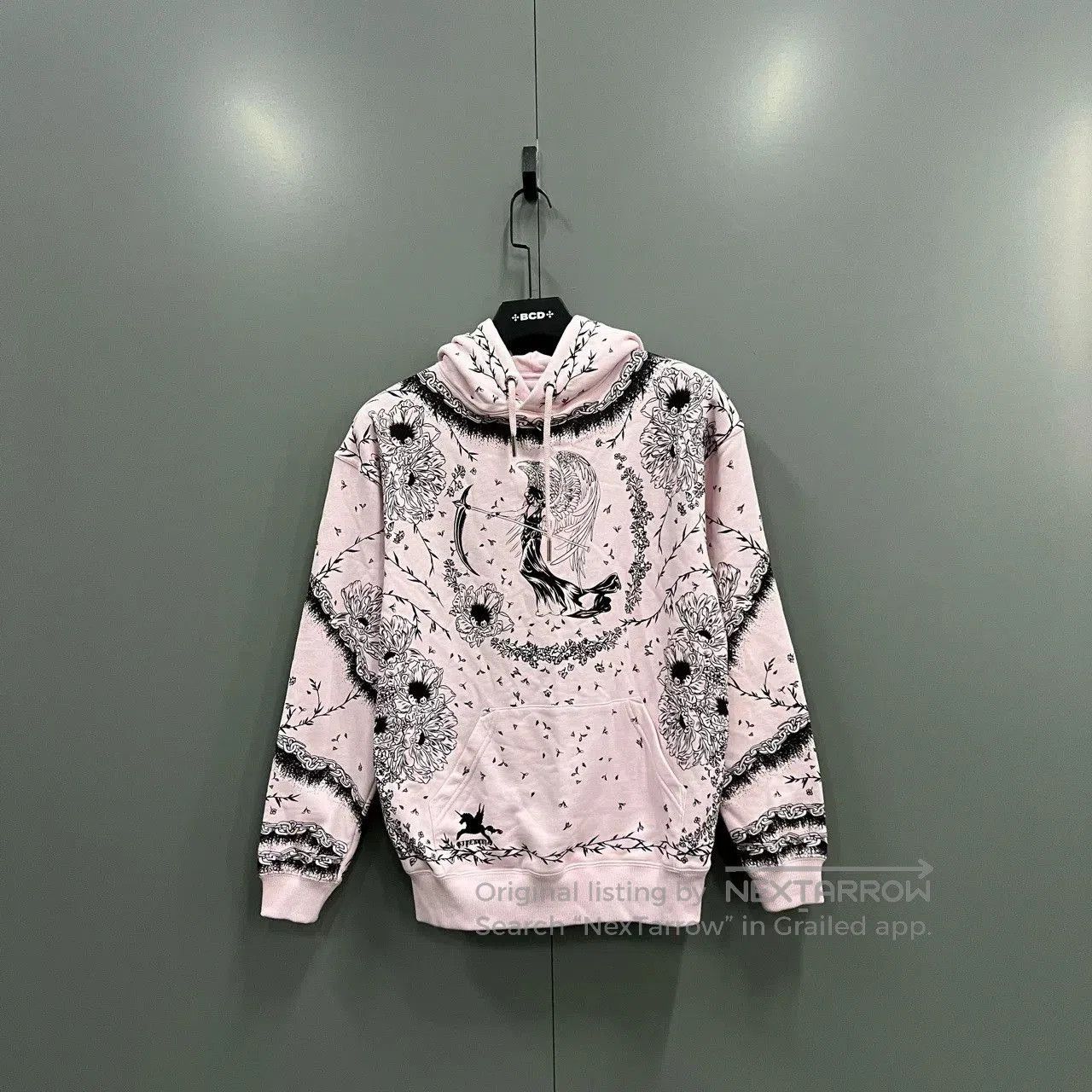 Givenchy Givenchy Gothic Print Hoodie in Pink. Size US XS / EU 42 / 0 - 1 Thumbnail