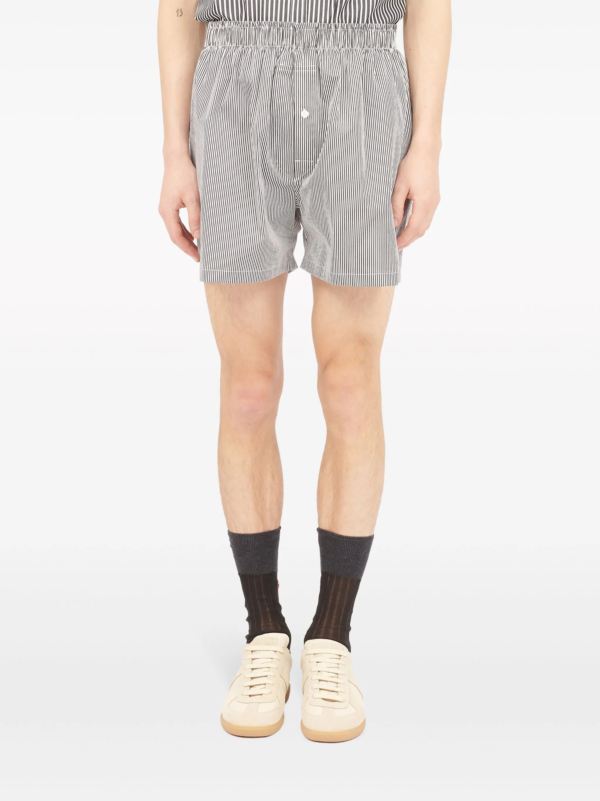 Maison Margiela oc11z0925 Stripe Print Elastic Waist Short in White/Black Size US 32 / EU 48 - 2 Thumbnail
