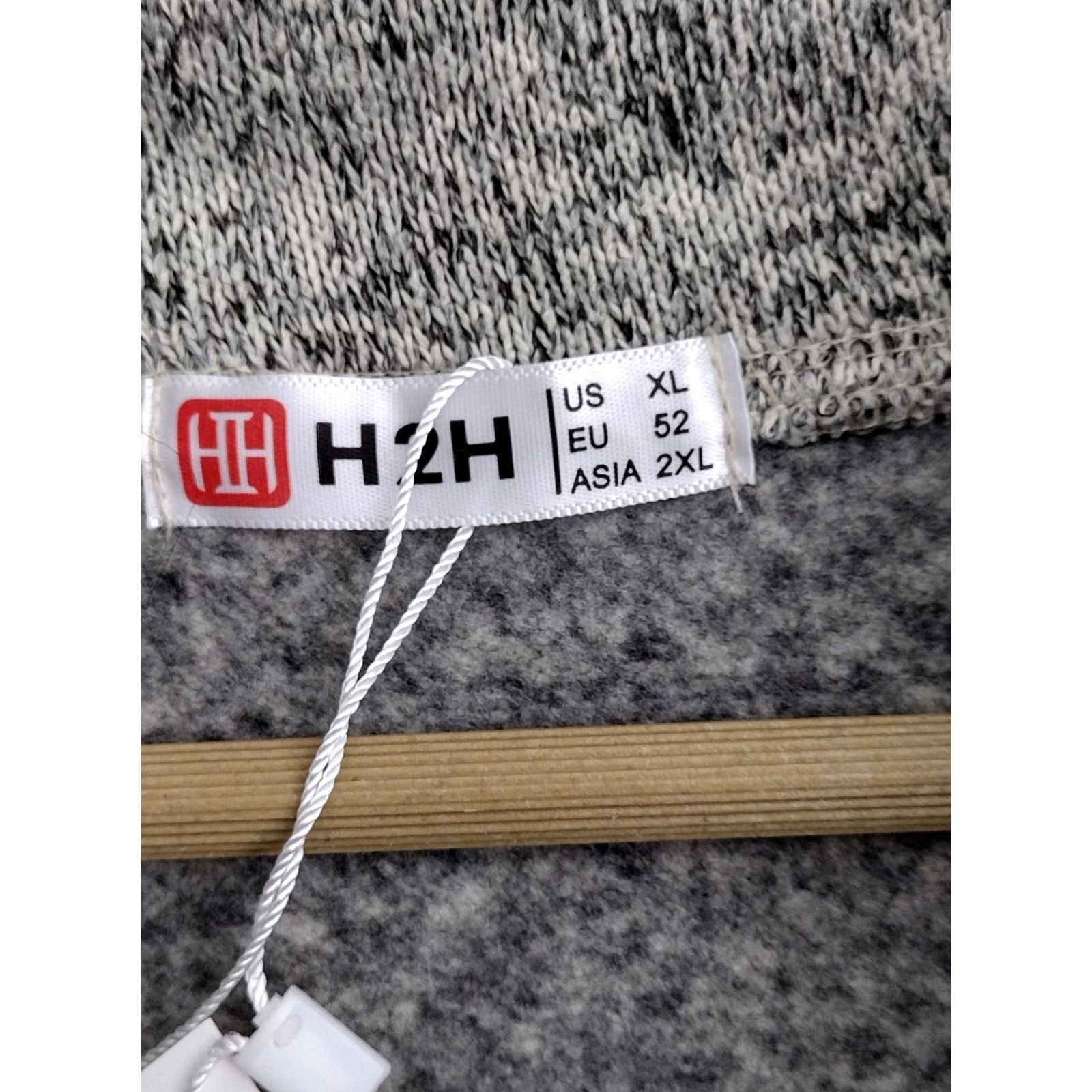 Vintage H2H Mens XL Long Sleeve Pullover Sweater Gray, Shawl Collar, Button Accent, Casual Knit Pullover, Vintage No, Classic Fit, Winter/Fall, Men Size US XL / EU 56 / 4 - 6 Thumbnail