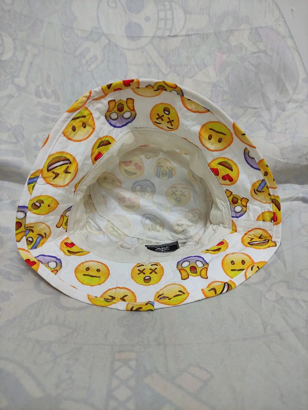 City Hunter CITY HUNTER EMOJI FULLPRINT BUCKET HAT Size ONE SIZE - 4 Thumbnail
