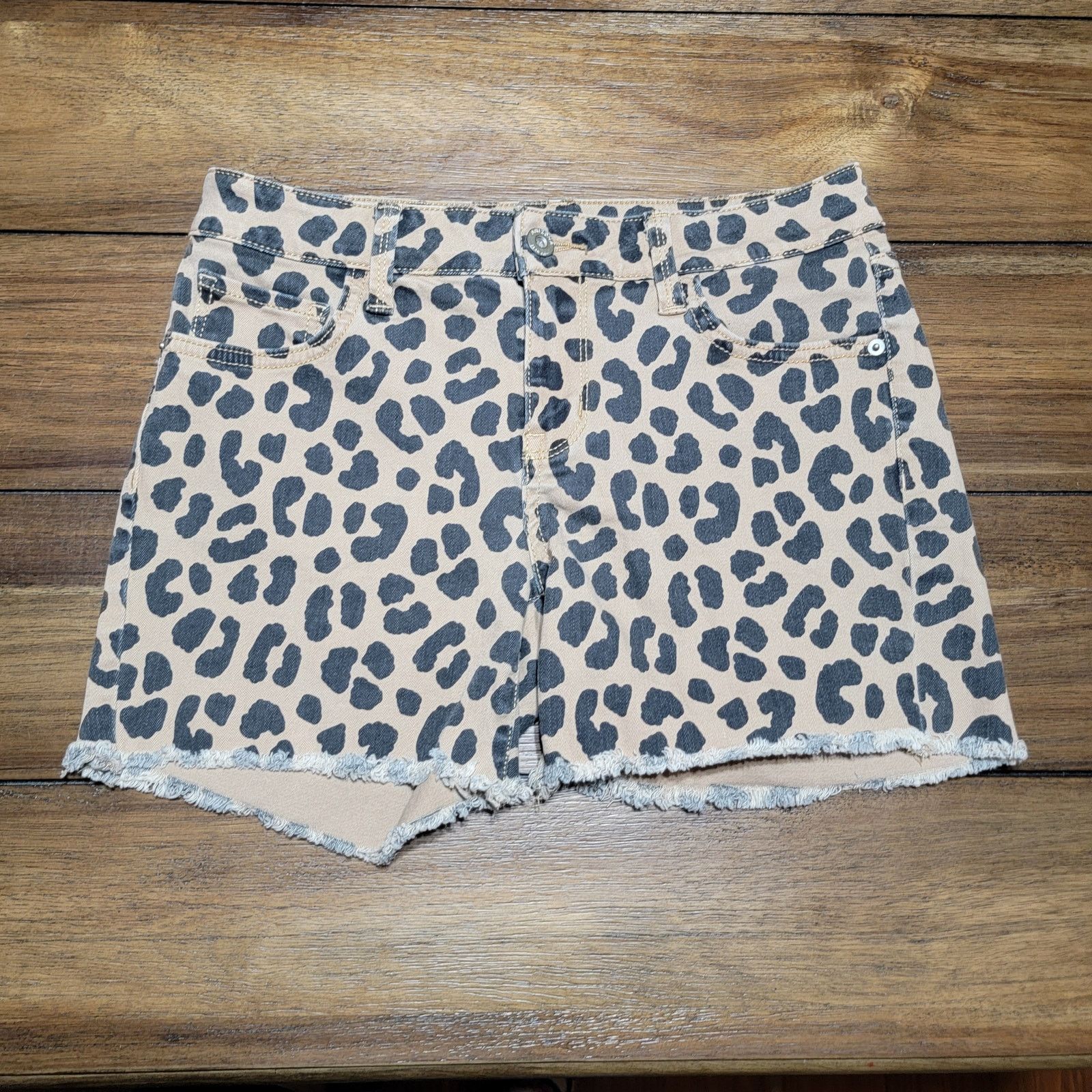 Arizona Jean Co. Arizona Jean Co. Leopard Print Cut Off Shorts -Size Junior 3 Size 28" / US 6 / IT 42 - 1 Thumbnail