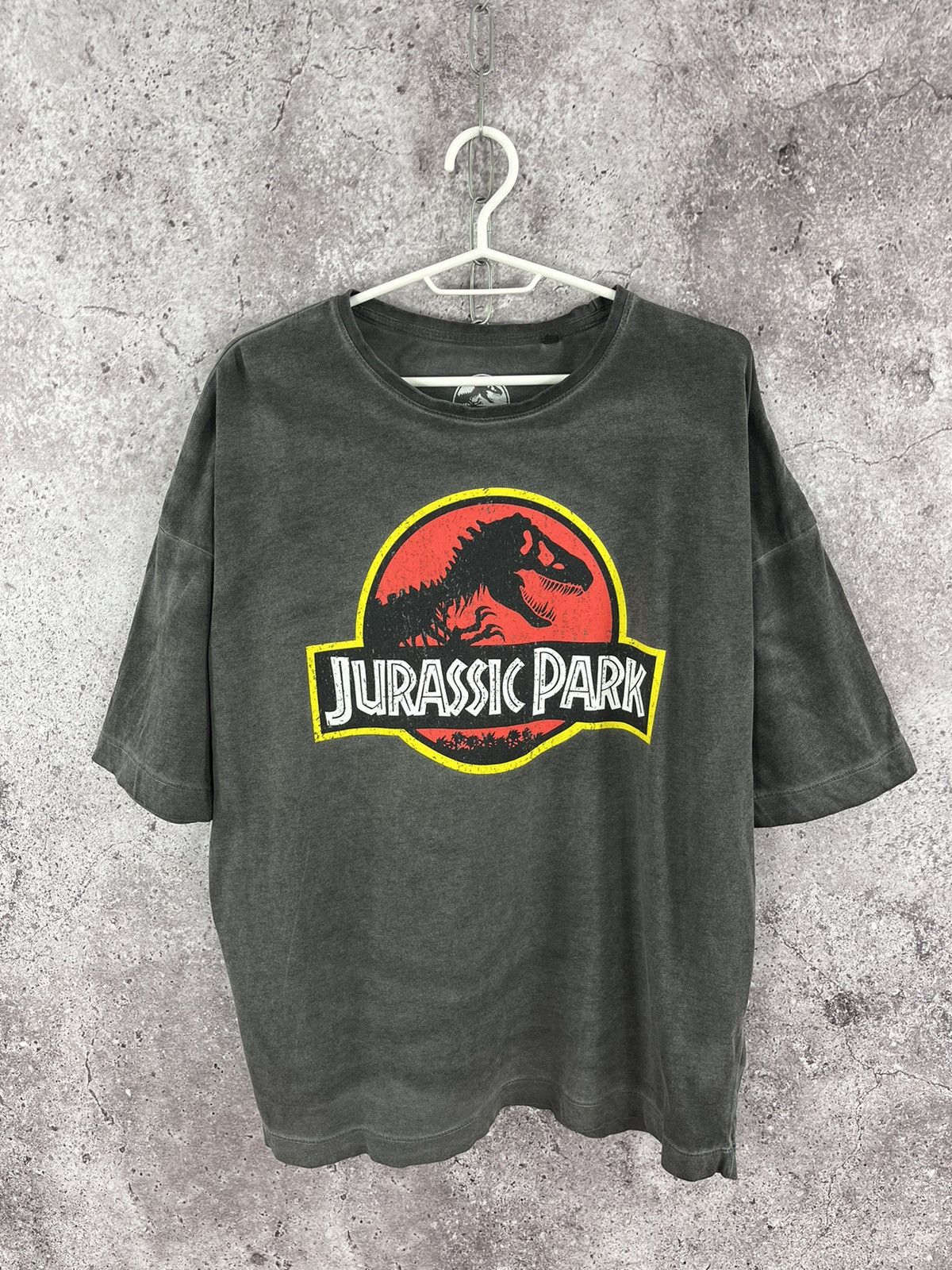 Universal Studios Jurassic Park T-Shirt Universal Studio Big Logo Size M Size US M / EU 48-50 / 2 - 1 Thumbnail