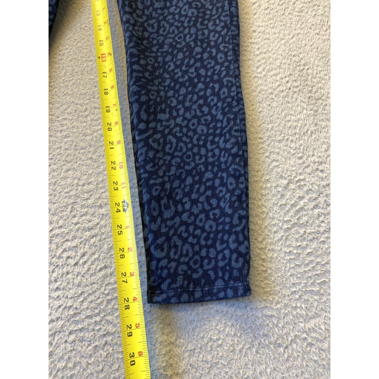 Spanx SPANX Jeans Shirt? No—Corrected: SPANX Denim Skinny Jeans Pull On Women XL Ankle Blue 28in Inseam High Rise Stretch Pockets 159-29 Denim Vintage? No Size 28" / US 6 / IT 42 - 5 Thumbnail