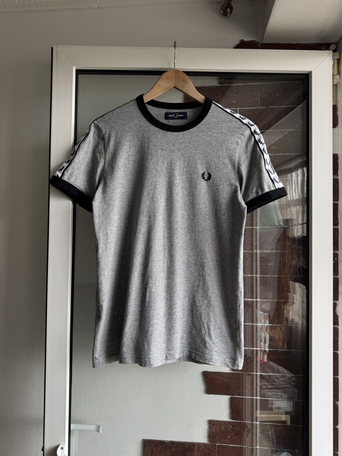 Fred Perry Fred Perry gray lampas tshirt Size US S / EU 44-46 / 1 - 1 Thumbnail