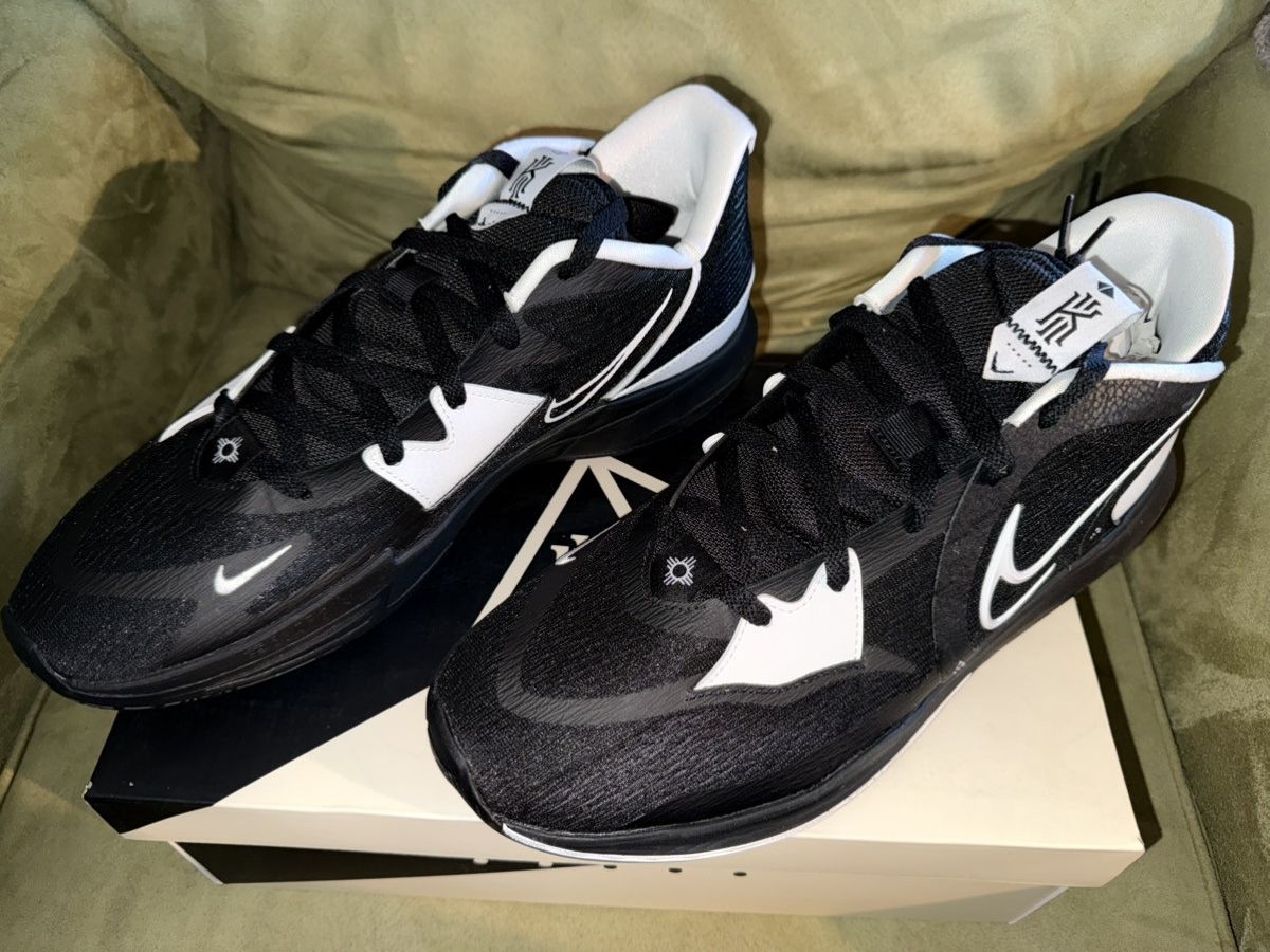 Nike Nike Kyrie 5 TB Promo (players only) Black “Reverse Panda” Size US 15 / EU 48 - 1 Thumbnail