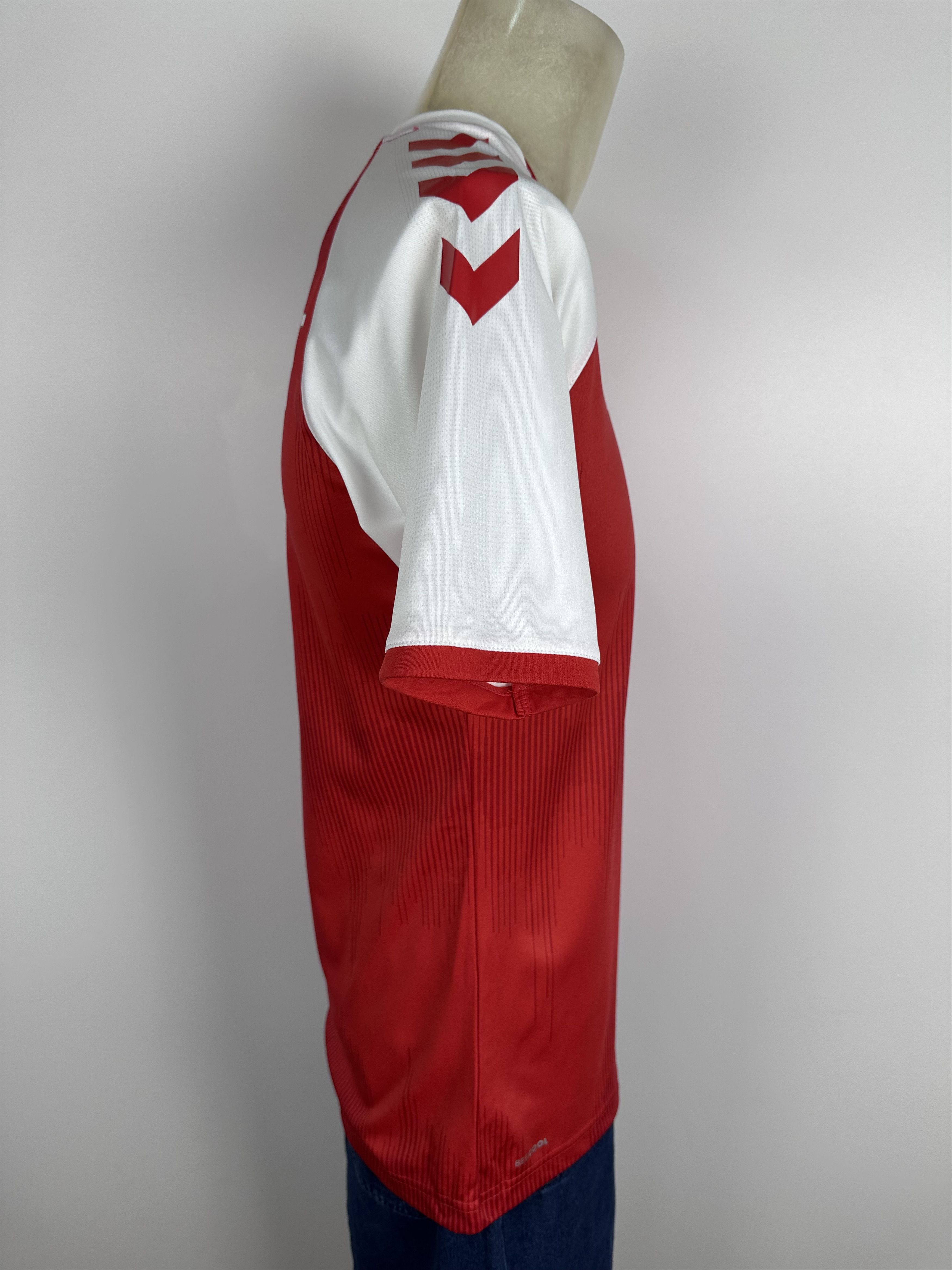 Hummel DENMARK 2021 22 FOOTBALL SHIRT JERSEY #9 BRAITHWAITE HUMMEL Size US M / EU 48-50 / 2 - 3 Thumbnail