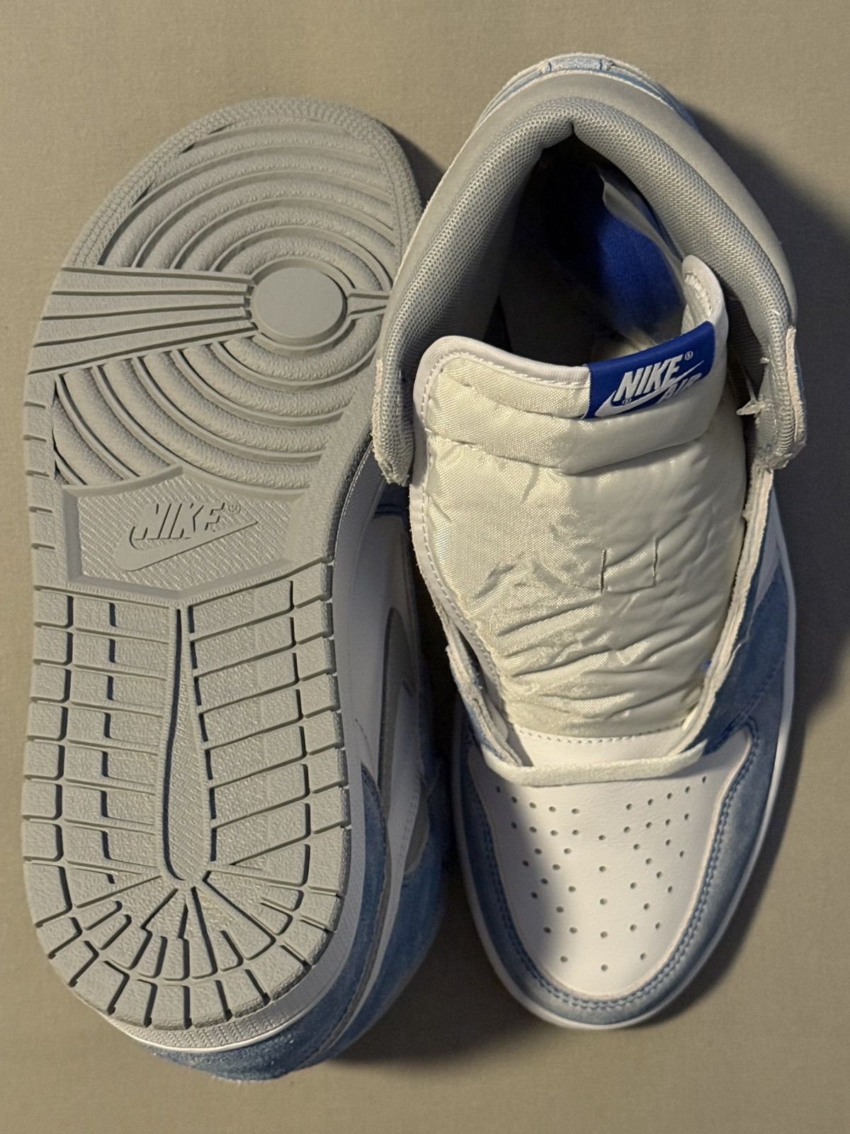Jordan Brand Nike Air Jordan 1 Retro High OG Hyper Royal Smoke 2021 DS Size US 11 / EU 44 - 9 Thumbnail