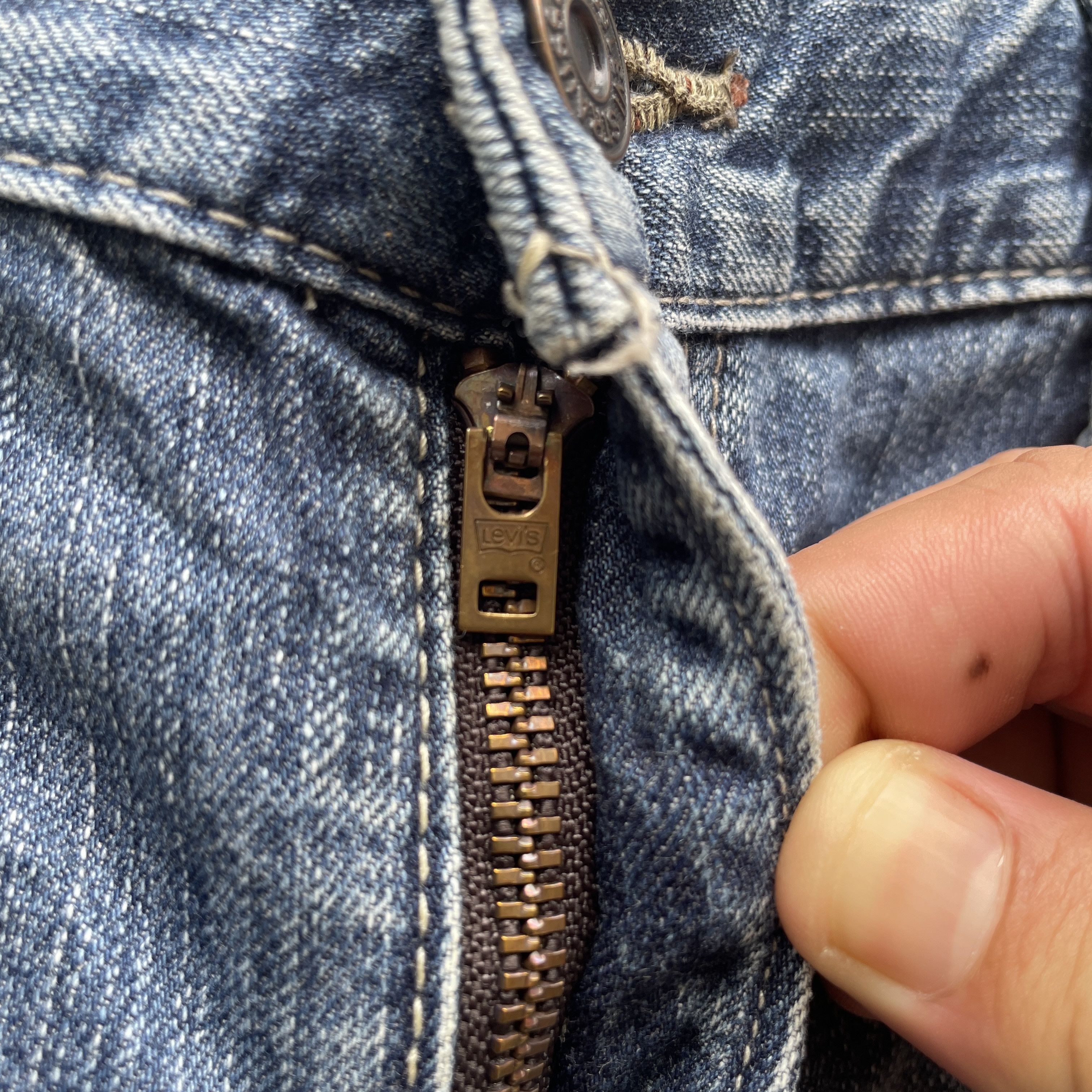 Levi's Vintage Levi’s 202 Jeans Faded Buckle Distressed Denim Pants Size US 36 / EU 52 - 8 Thumbnail