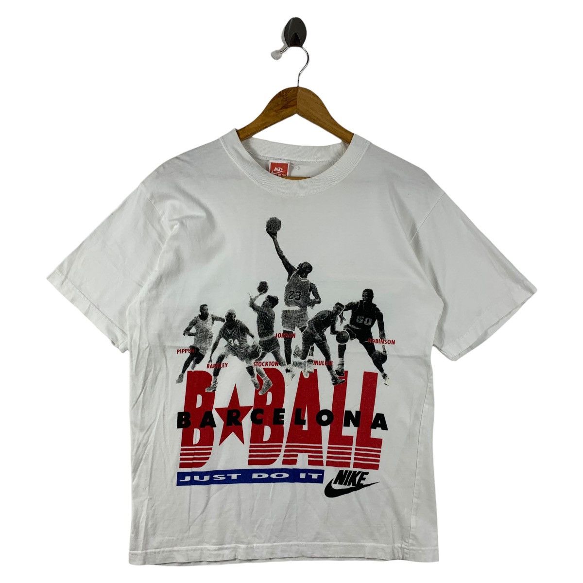 Nike Vintage NIKE bball just do it barcelona spellout printed tee Size US M / EU 48-50 / 2 - 1 Thumbnail