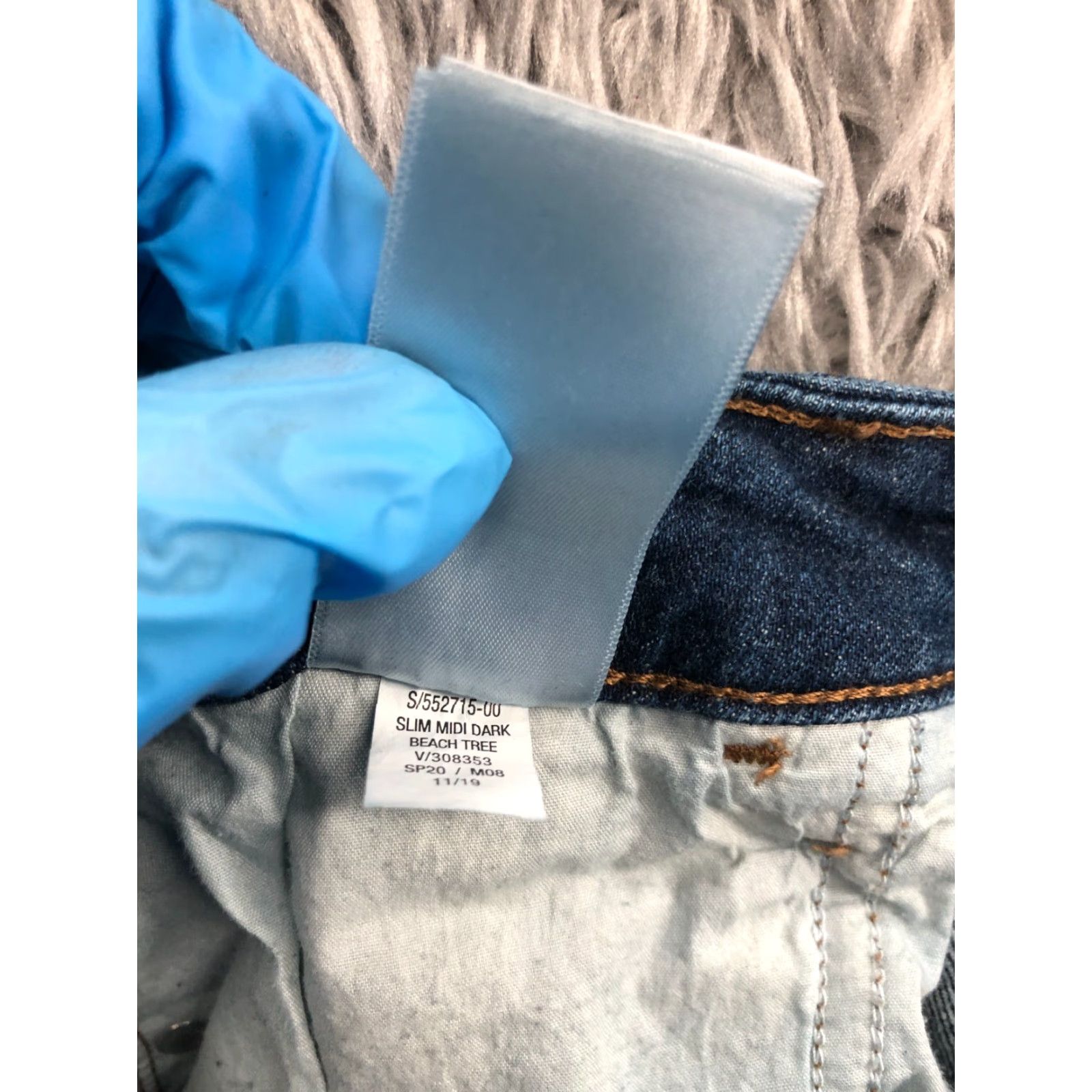 Old Navy Old Navy Boyfriend Shorts Womens Size 4 Mid Rise Medium Wash Blue Denim 5-Pocket Casual Size 27" / US 4 / IT 40 - 7 Thumbnail