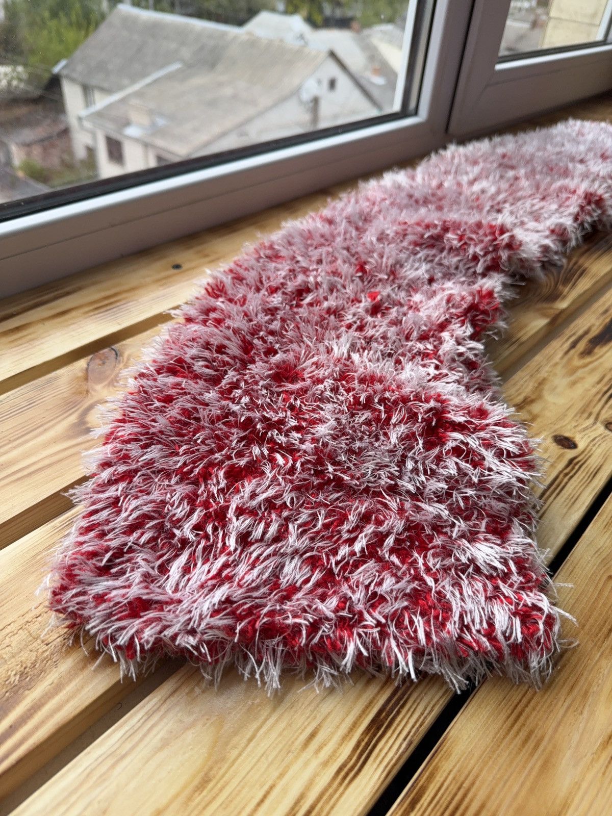 Japanese Brand 00s Archive Japanese Y2K Fuzzy Shaggy Scarf Red White Kawaii Size ONE SIZE - 2 Thumbnail