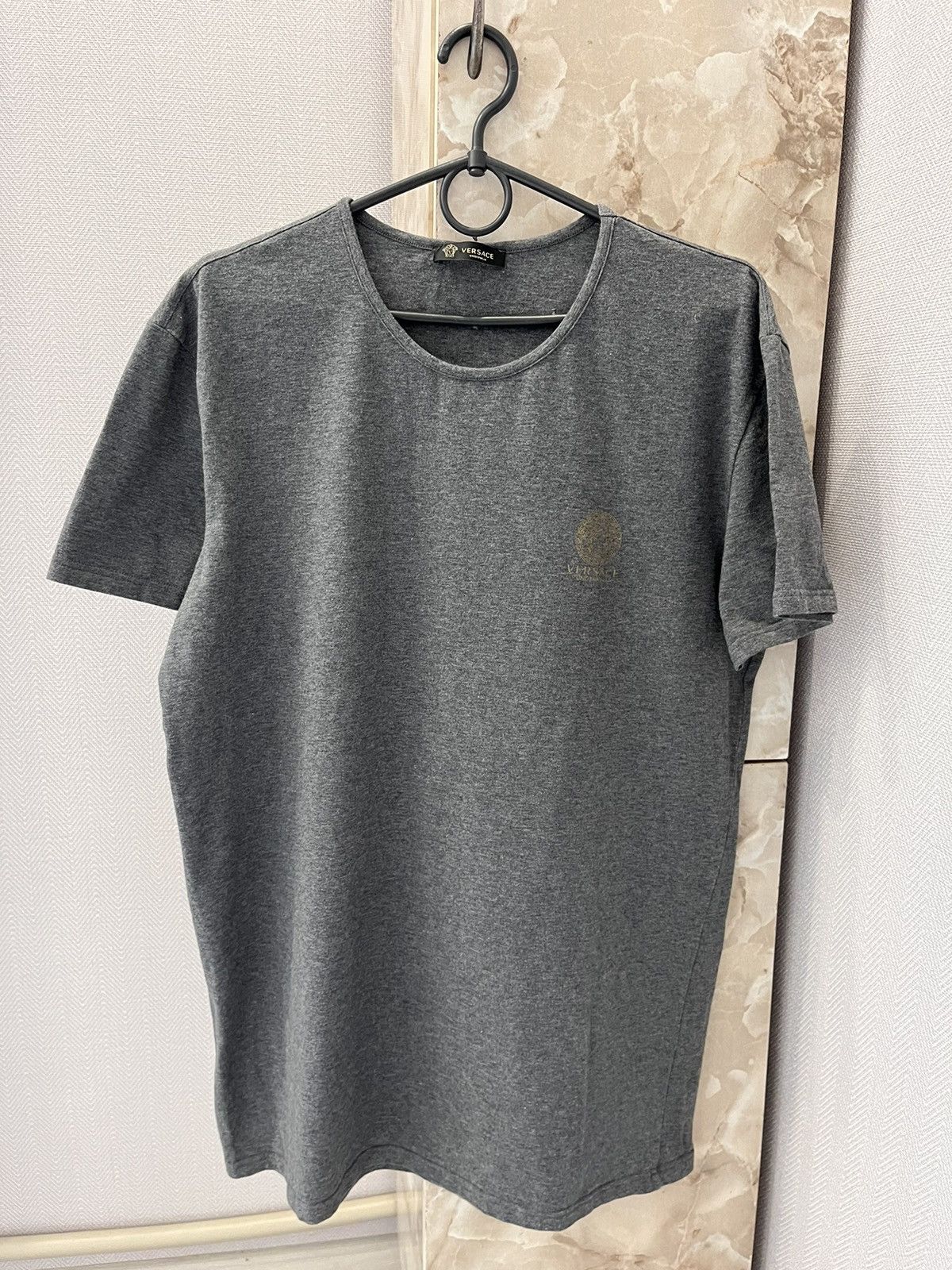Versace × Vintage Vintage Versace Tshirt grey blank tee minimalistic logo Size US L / EU 52-54 / 3 - 3 Thumbnail