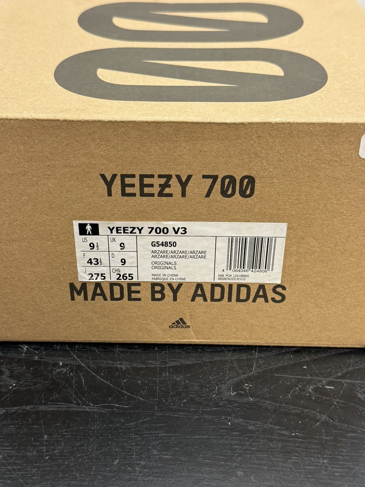 Yeezy Yeezy 700 arzareth Size US 9.5 / EU 42-43 - 7 Thumbnail