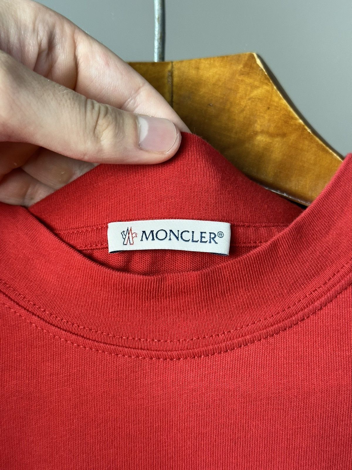 Moncler Moncler Maglia T-Shirt Patch Logo Red Tee Size US M / EU 48-50 / 2 - 7 Thumbnail