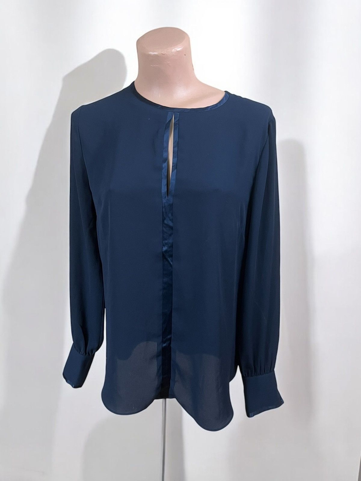 J.Lindeberg J.Lindeberg Destiny Fine Poly Crepe Navy Blouse size L Size L / US 10 / IT 46 - 1 Thumbnail