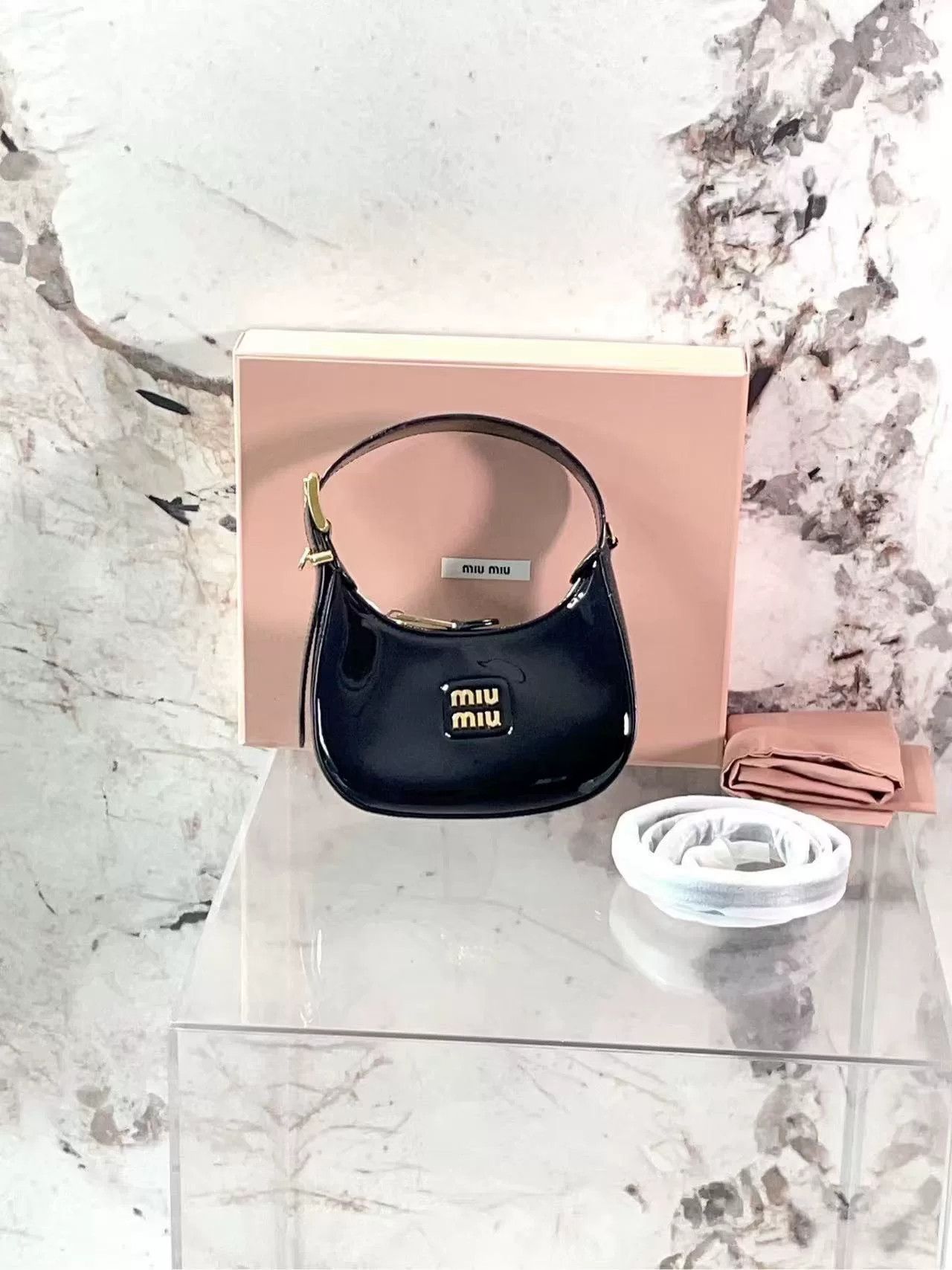 Miu Miu Pre-loved Bag Very good condition Size ONE SIZE - 1 Thumbnail