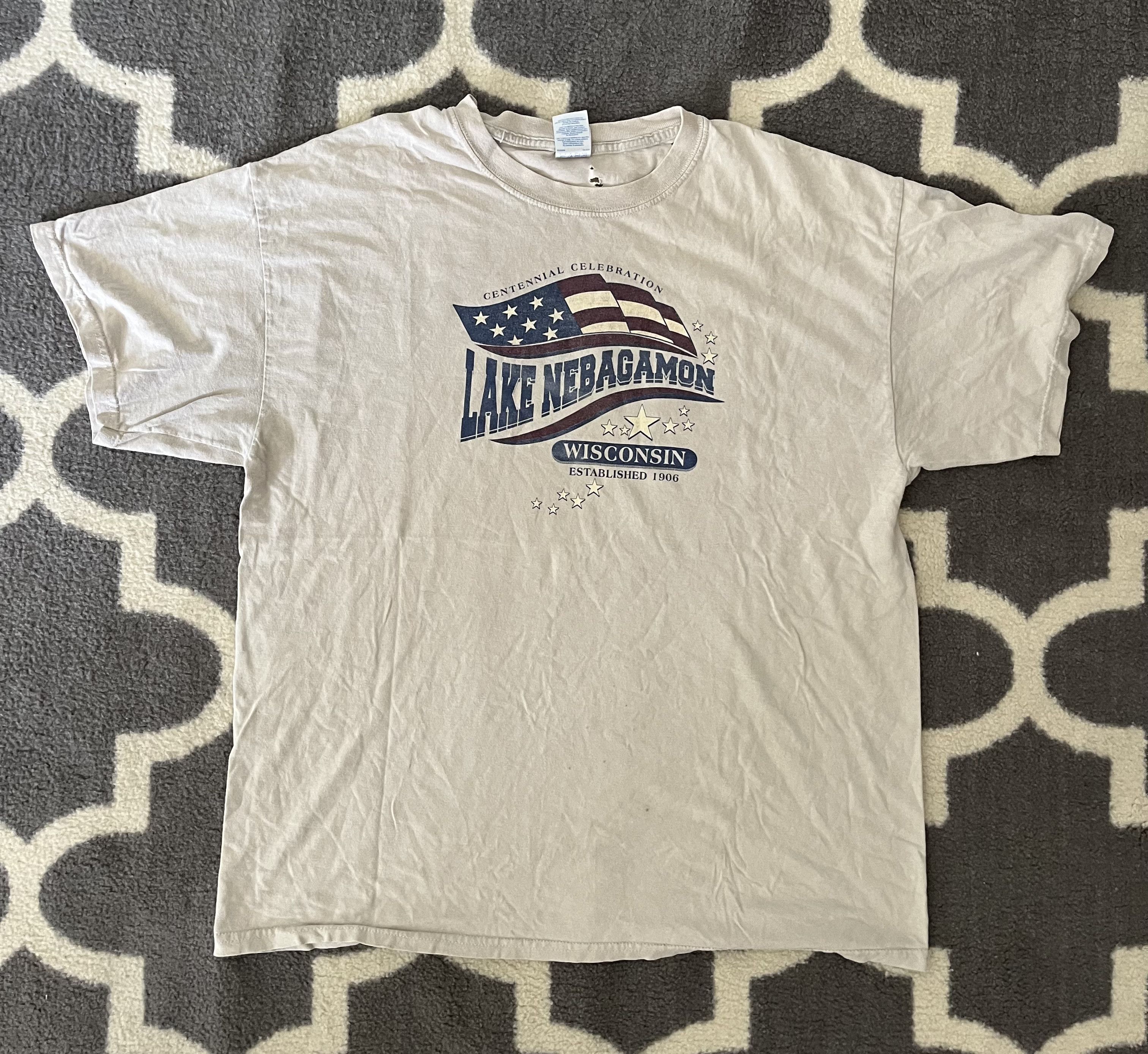 Gildan Vintage LAKE NEBAGAMON WISCONSIN T shirt Size US XL / EU 56 / 4 - 1 Thumbnail