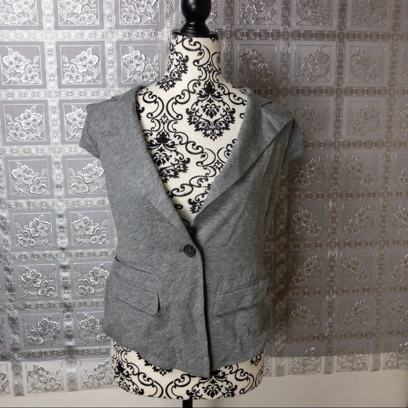 Bcbgmaxazria NWT BCBGMAXAZRIA Gray Knit Cap Sleeve Jacket Size M / US 6-8 / IT 42-44 - 3 Thumbnail