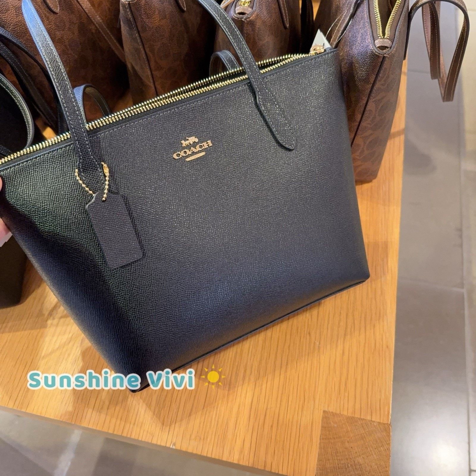 Coach NWT COACH Fiona Zip Tote Bag In leather CW395, Black Gold Size ONE SIZE - 7 Thumbnail