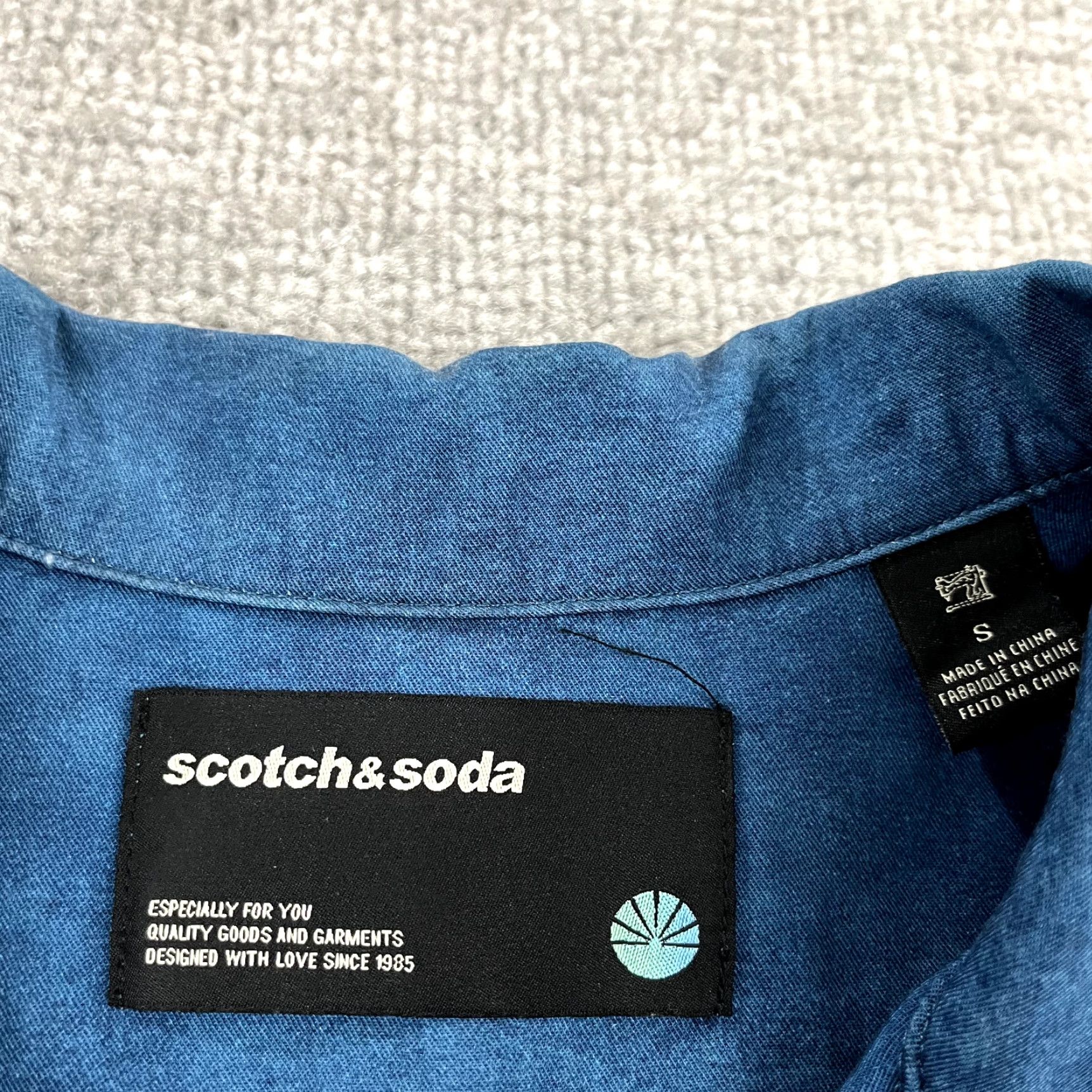 Scotch & Soda SCOTCH & SODA Shirt Men Small Blue Animal Fish Global Pursuit Hawaiian Button Up Shirt Mens Small Blue Animal Fish Global Pursuit Hawaiian Button Up Size US S / EU 44-46 / 1 - 3 Thumbnail
