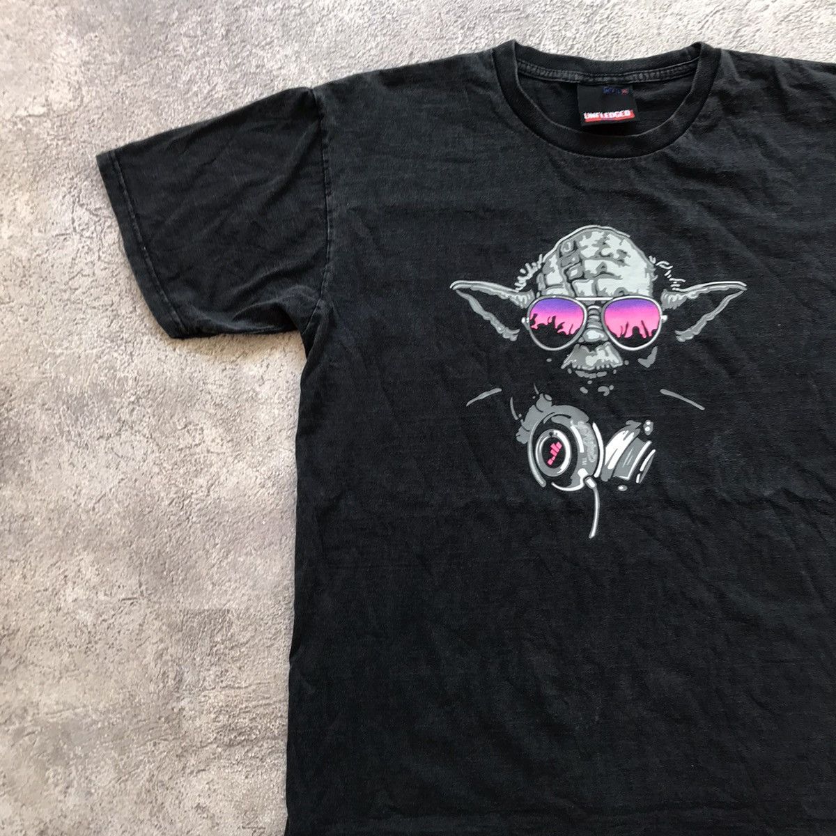 Vintage Vintage 90s Sun Faded Yoda DJ Graphic Tee Streetwear Slim XL Size US XL / EU 56 / 4 - 2 Thumbnail