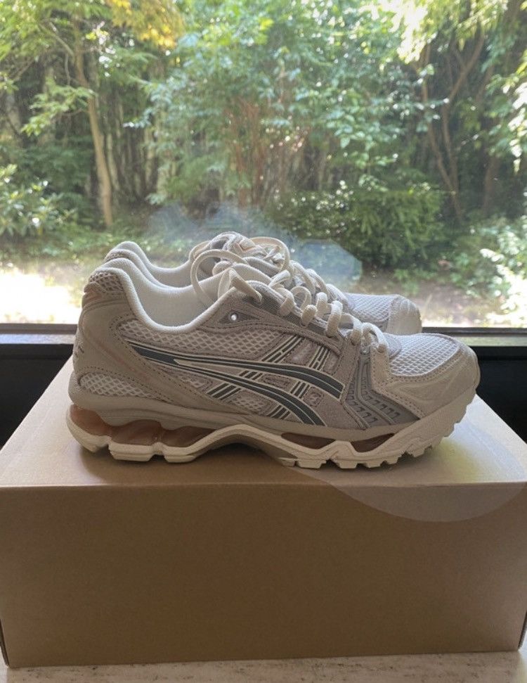 Asics Asics Gel-Kayano 14 in Birch/Clay Grey Size US 7.5 / IT 37.5 - 4 Thumbnail