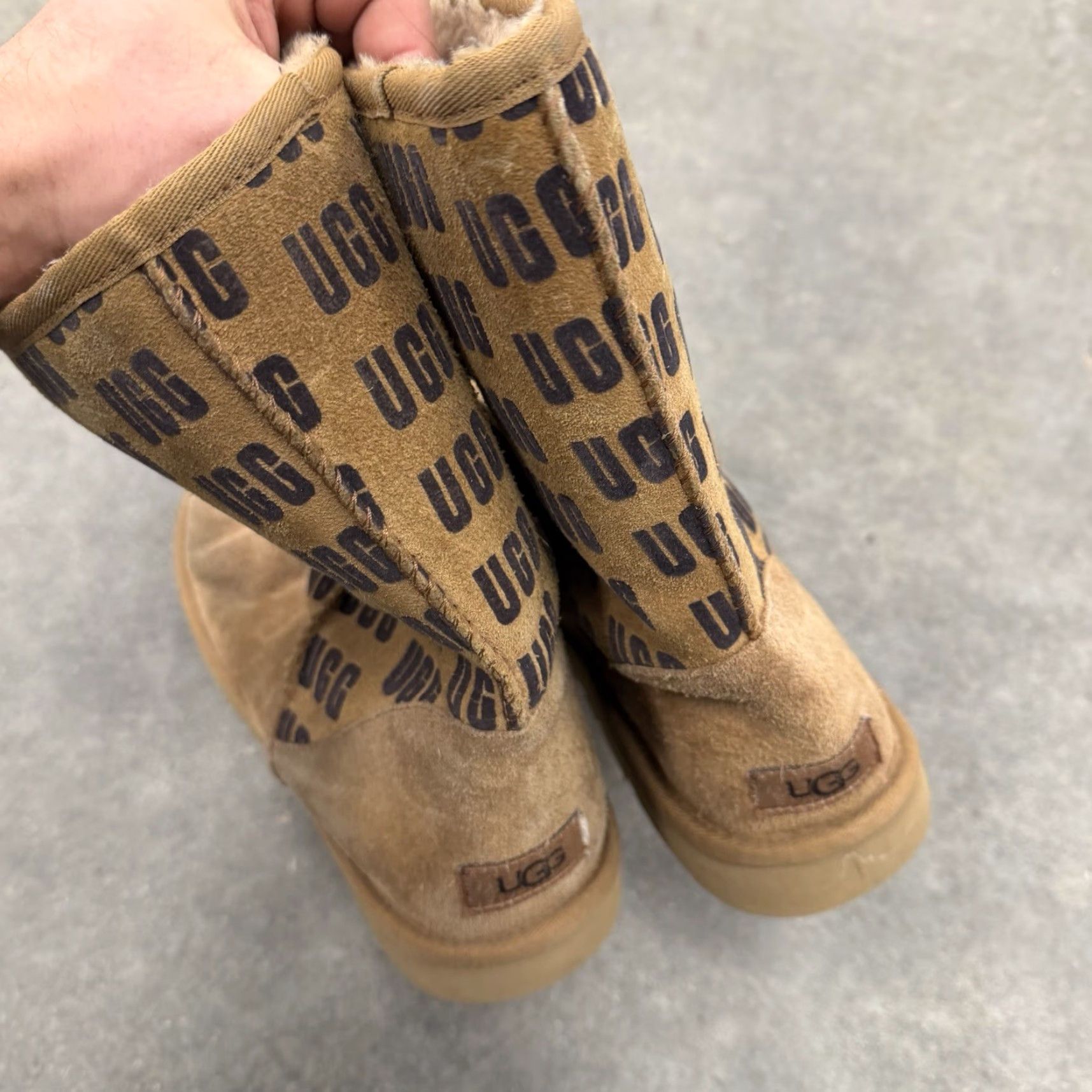 Ugg VINTAGE UGG Boots Classic Short II Graphic Chestnut Suede Sheepskin Women's US Size 11 Mens Womens Girls Boys Size 32" / US 10 / IT 46 - 6 Thumbnail