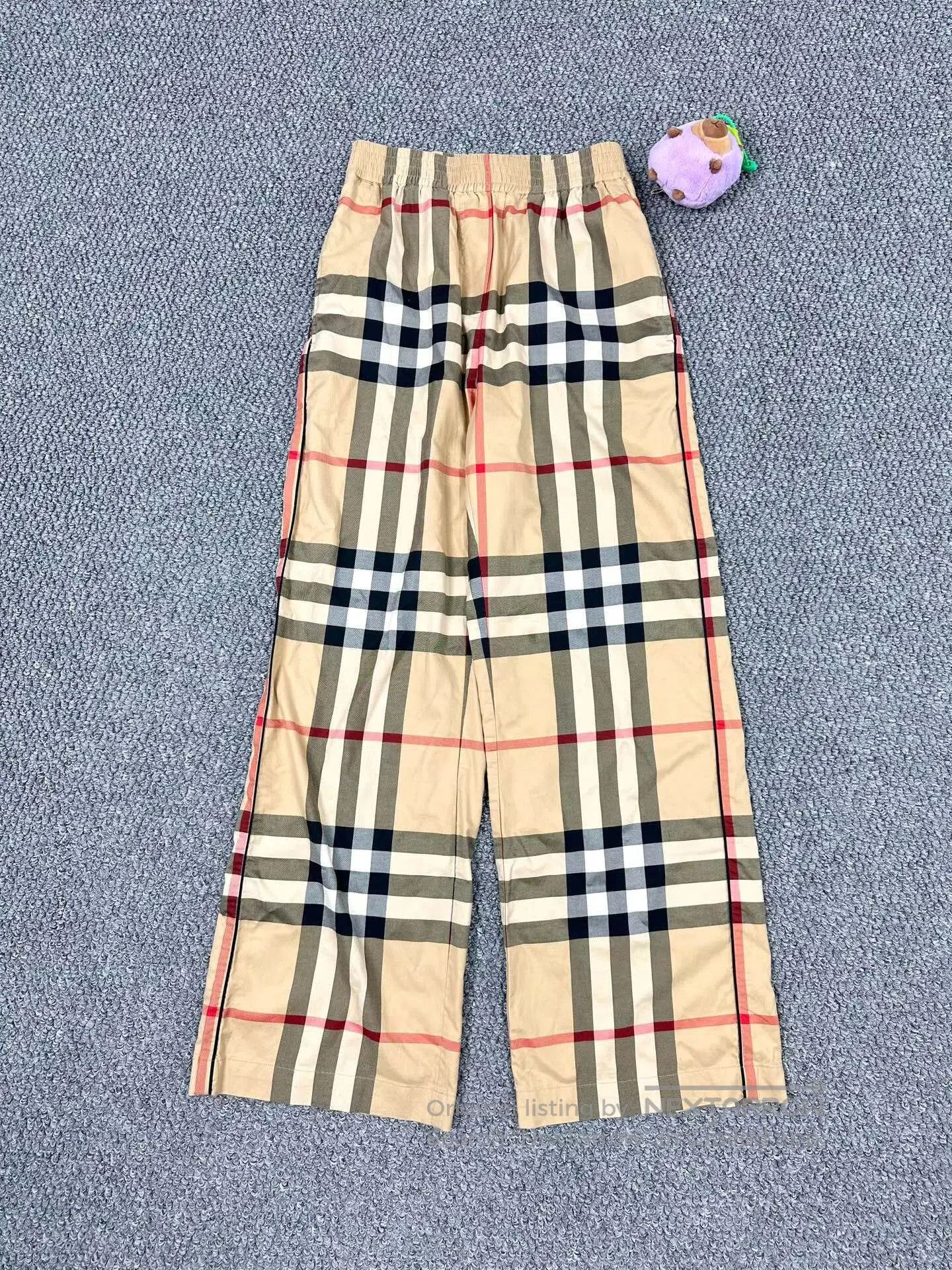 Burberry Burberry size UK2 Khaki check patterned casual trousers| Size US 27 - 1 Thumbnail
