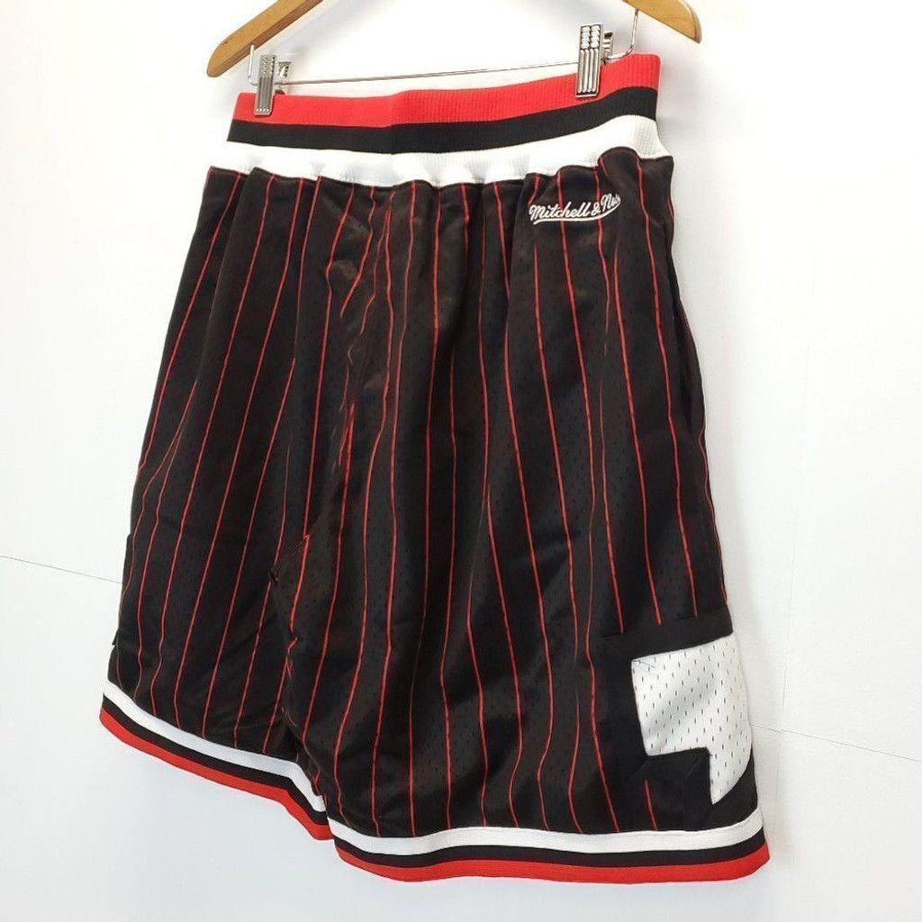 Mitchell & Ness Mitchell & Ness Men's Shorts Nice Kicks Talk Box Shorts Blk Size US 30 / EU 46 - 3 Thumbnail