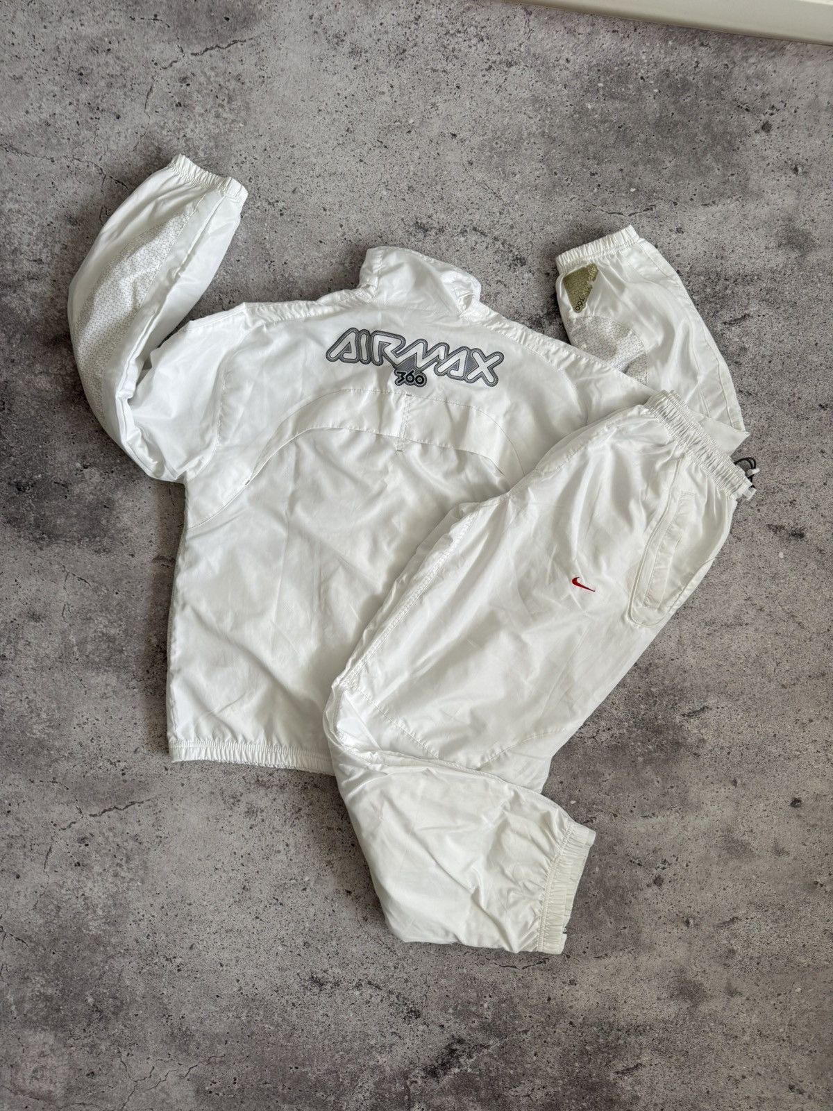 Nike Vintage Nike Air Max 360 Tracksuit White Large Men’s Size US L / EU 52-54 / 3 - 12 Thumbnail
