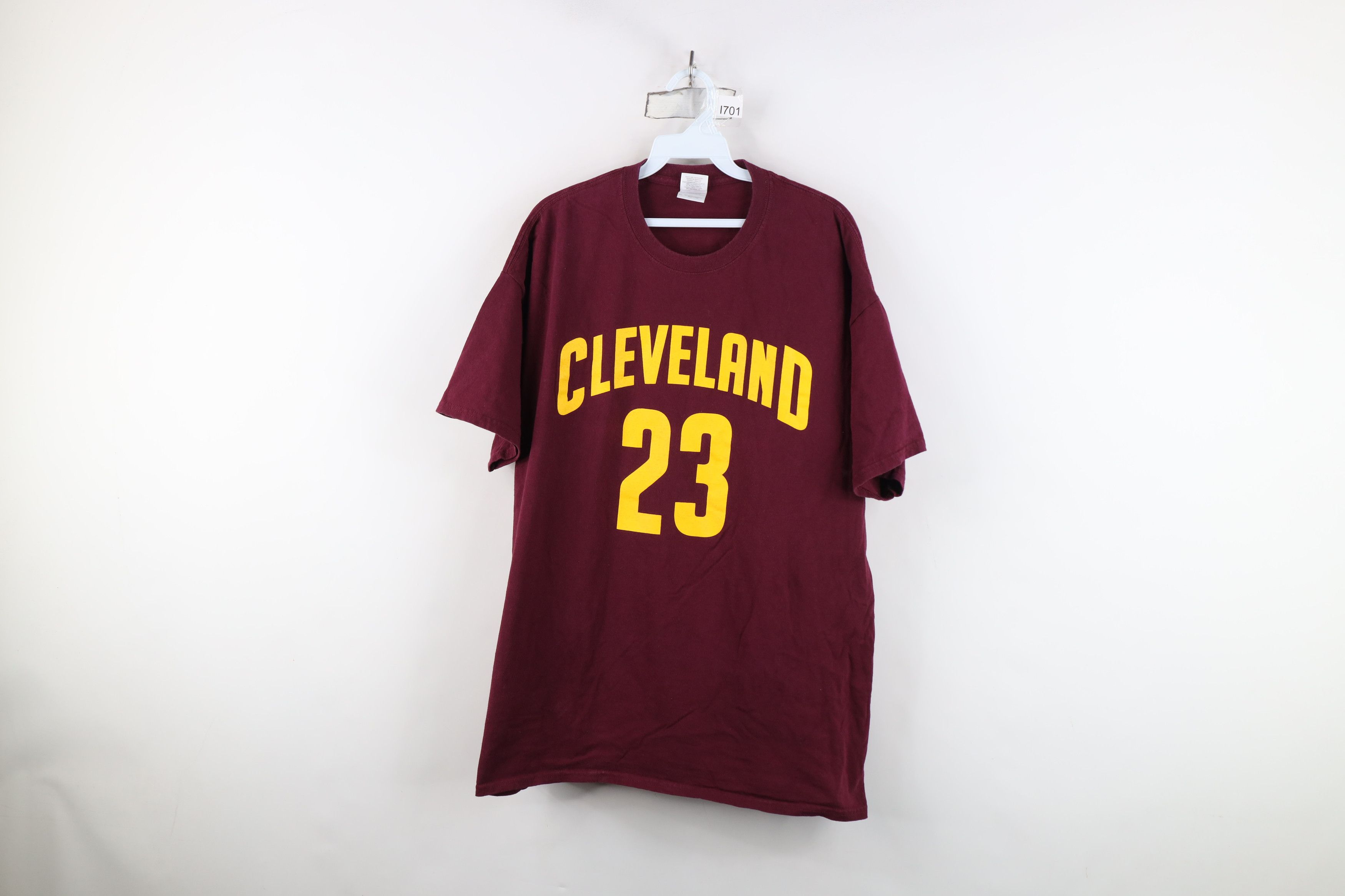 Vintage Vintage James Cleveland Cavaliers Basketball Jersey T-Shirt Size US XL / EU 56 / 4 - 1 Thumbnail