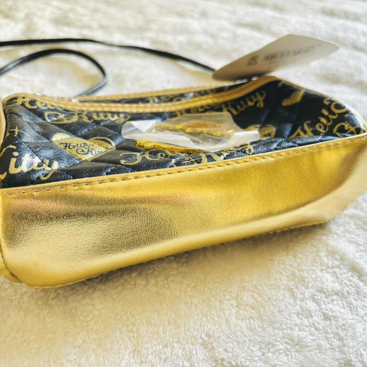 Designer × Vintage Vintage y2k Hello Kitty Black and Gold Crossbody Bag Size ONE SIZE - 4 Thumbnail