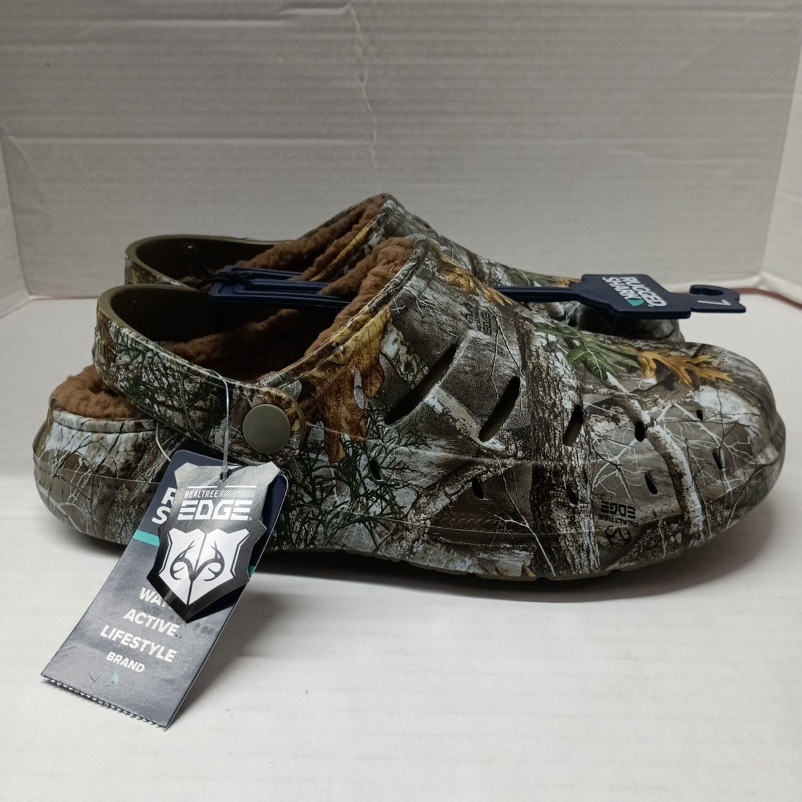 Other Rugged Shark RealTree Men's Size 7 Camo Lined Sherpa Clogs Size US 7 / EU 40 - 4 Thumbnail