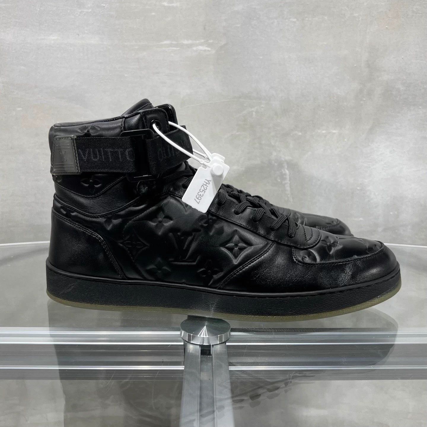 Louis Vuitton LV High-Top Embossed Monogram Sneaker Black UK9/43 Size US 10 / EU 43 - 4 Thumbnail