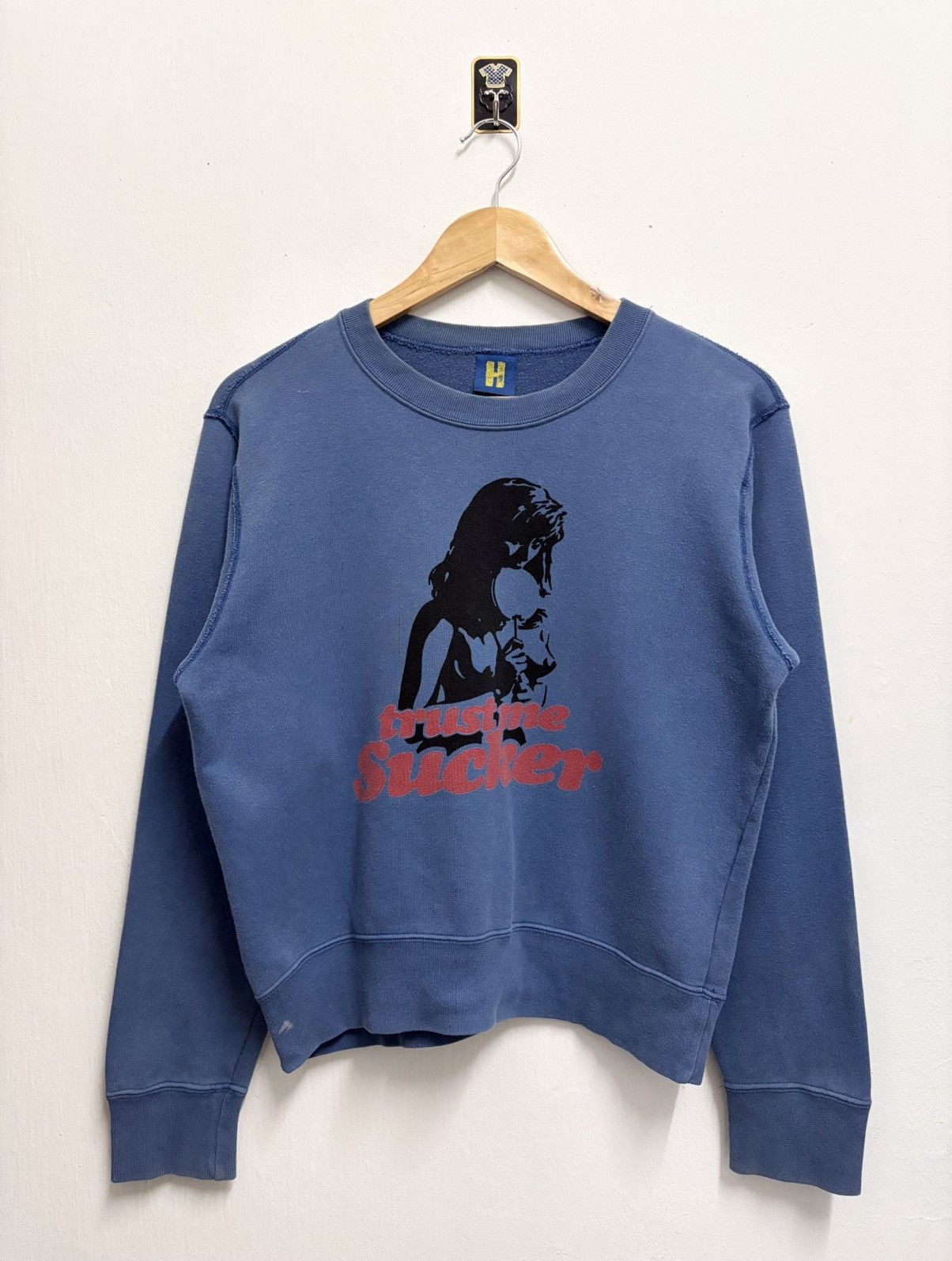 Hysteric Glamour Vtg 90's Hysteric Glamour " Trust me Sucker " Blue Crewneck Size M / US 6-8 / IT 42-44 - 1 Thumbnail