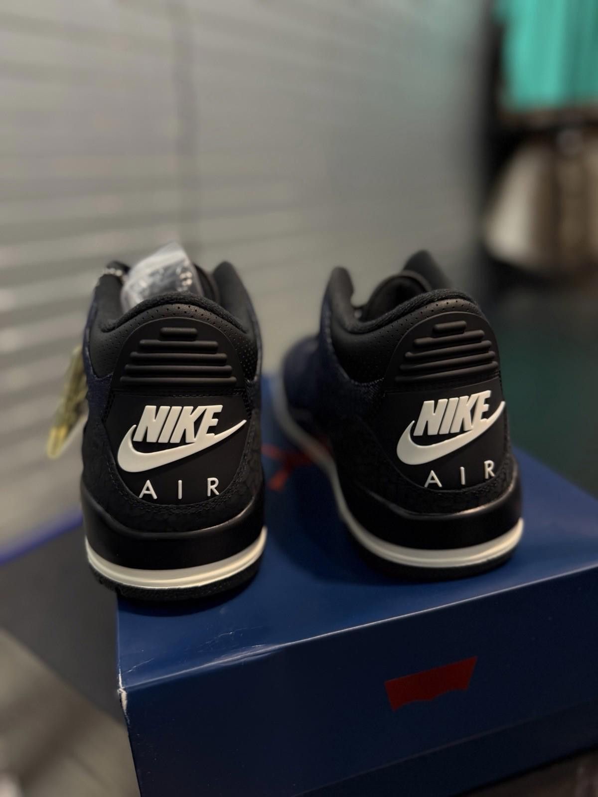 Jordan Brand Levi's x Air Jordan 3 Retro Men's (10.5) Indigo Denim NEW Size US 10.5 / EU 43-44 - 8 Thumbnail